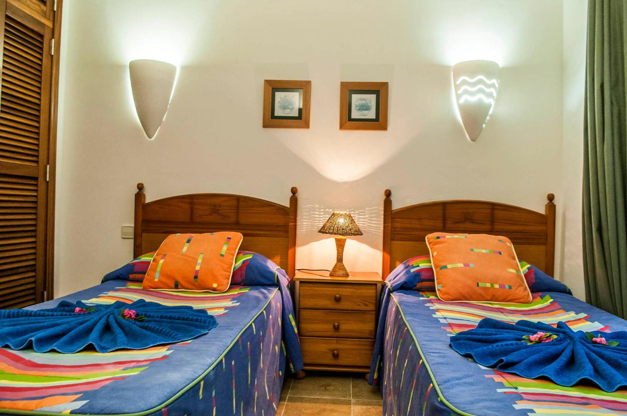 Eslanzarote Villa Rosa, Heated Pool, Jacuzzi, Super wifi, Sat tv