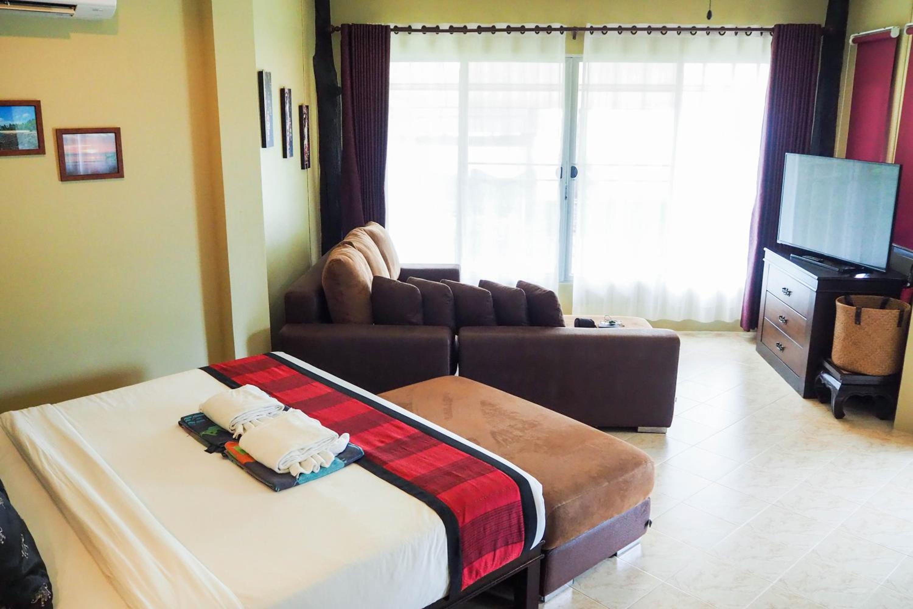 Lanta Castaway Beach Resort