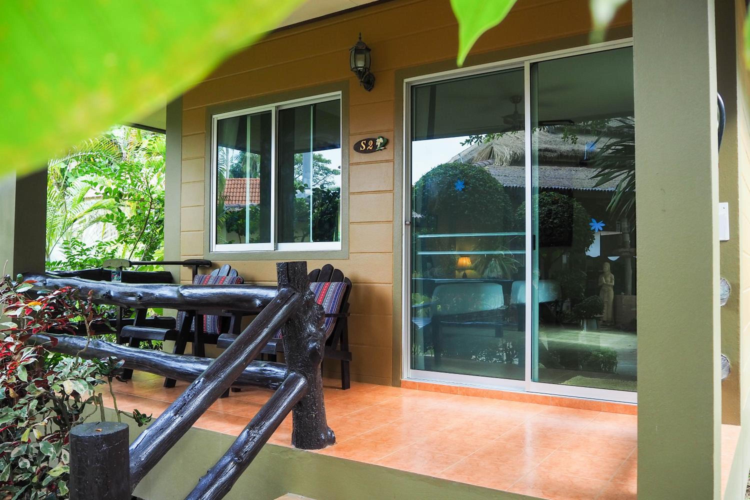 Lanta Castaway Beach Resort