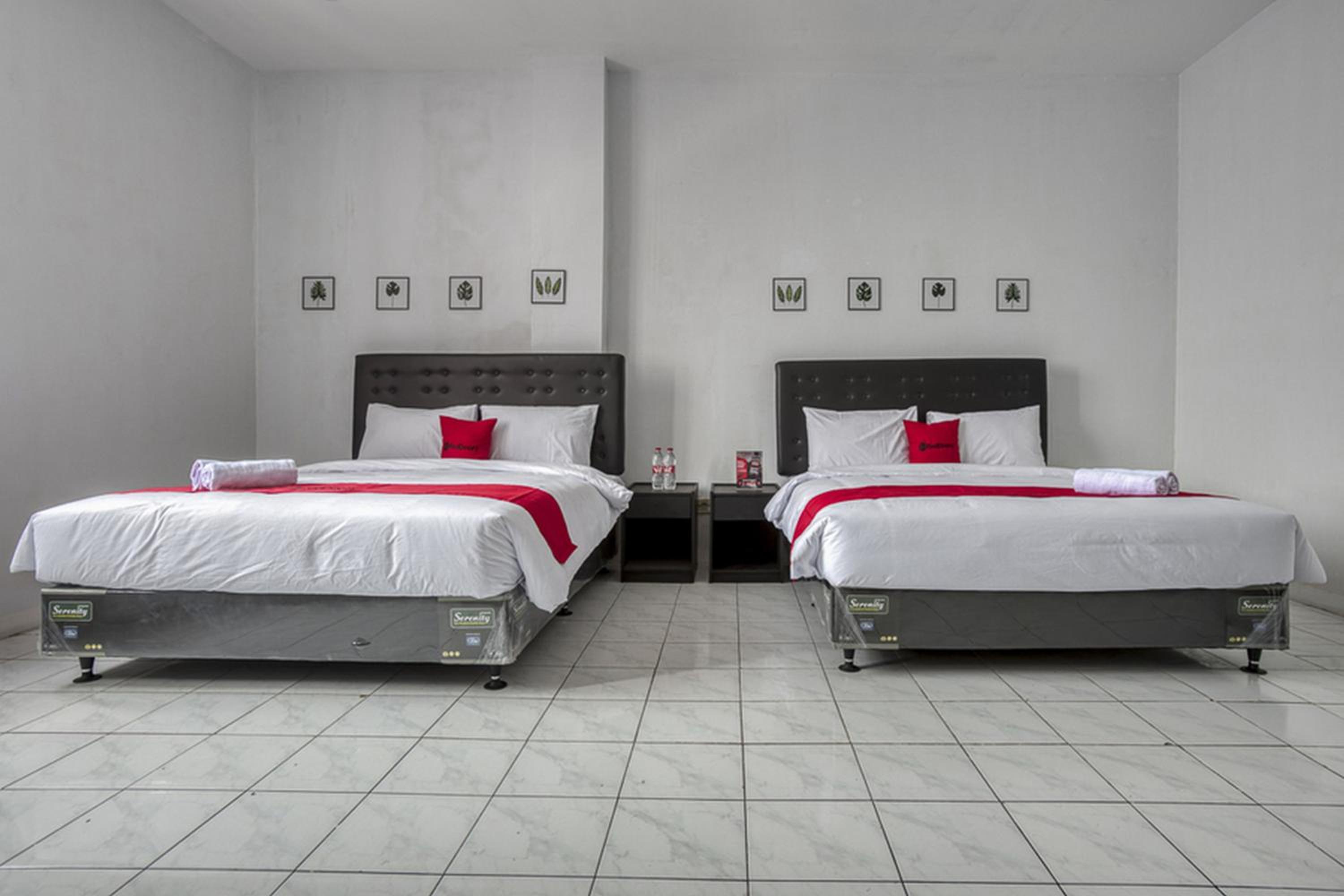 RedDoorz Plus near Jakarta Kota Station