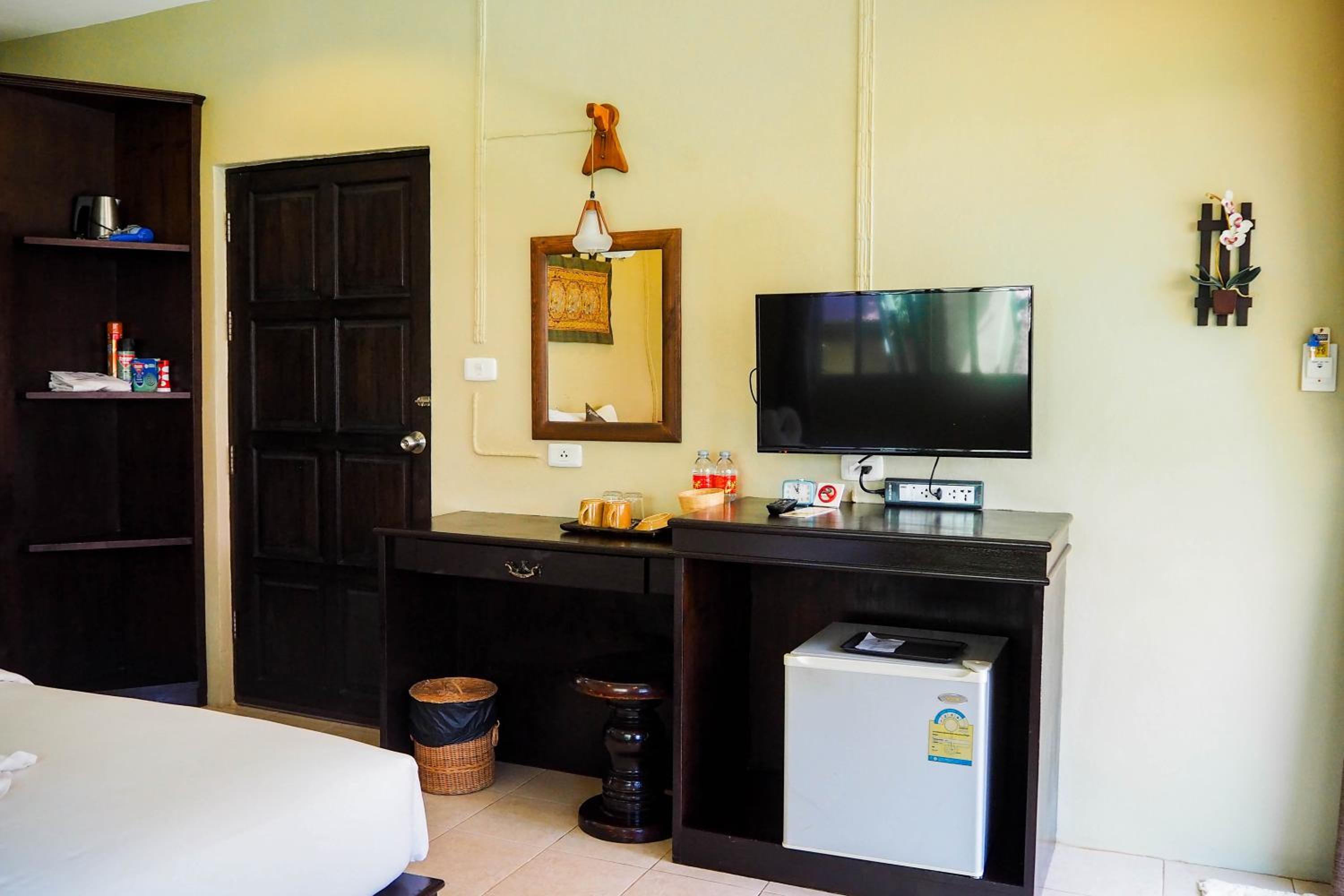 Lanta Castaway Beach Resort