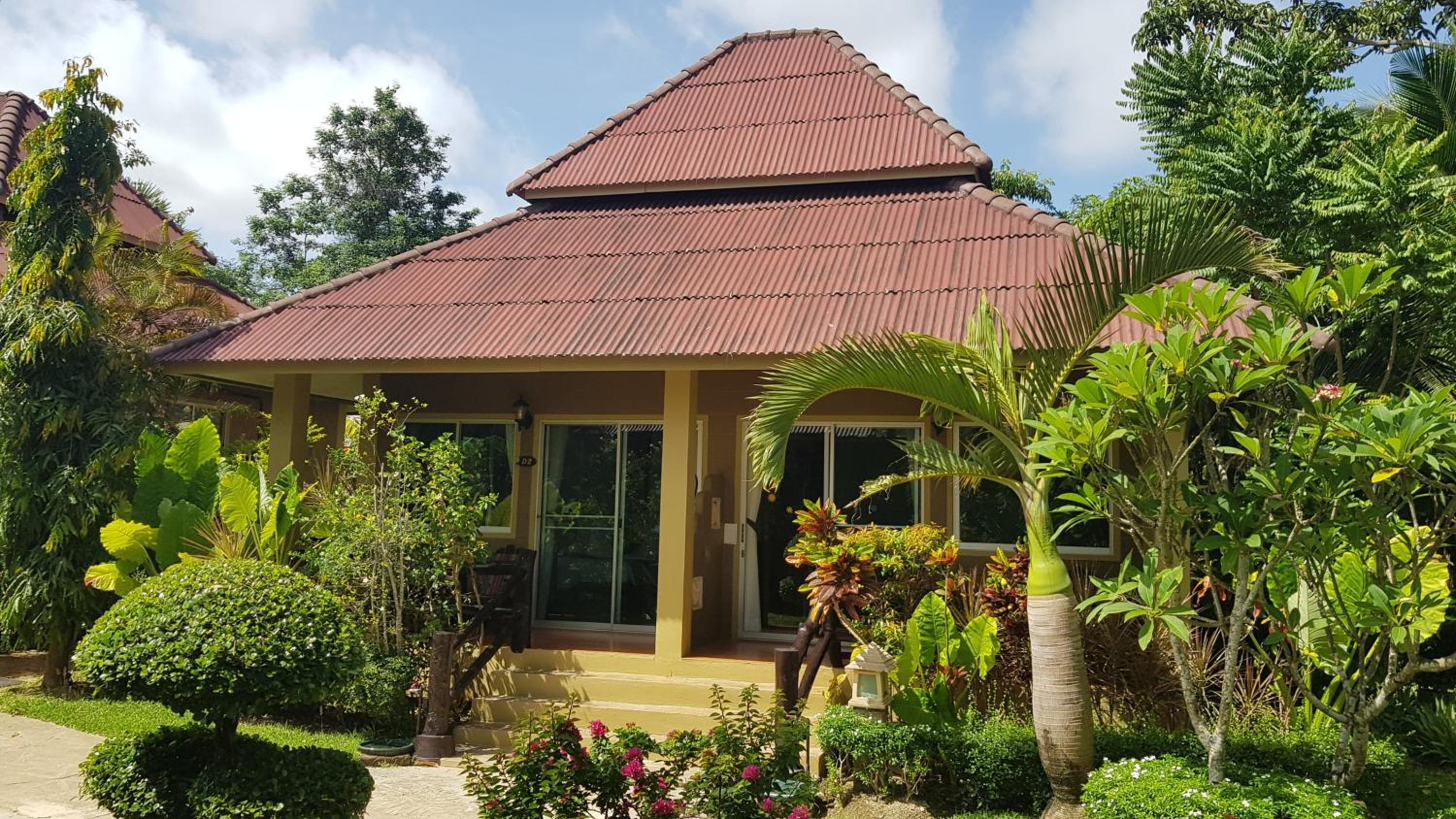 Lanta Castaway Beach Resort