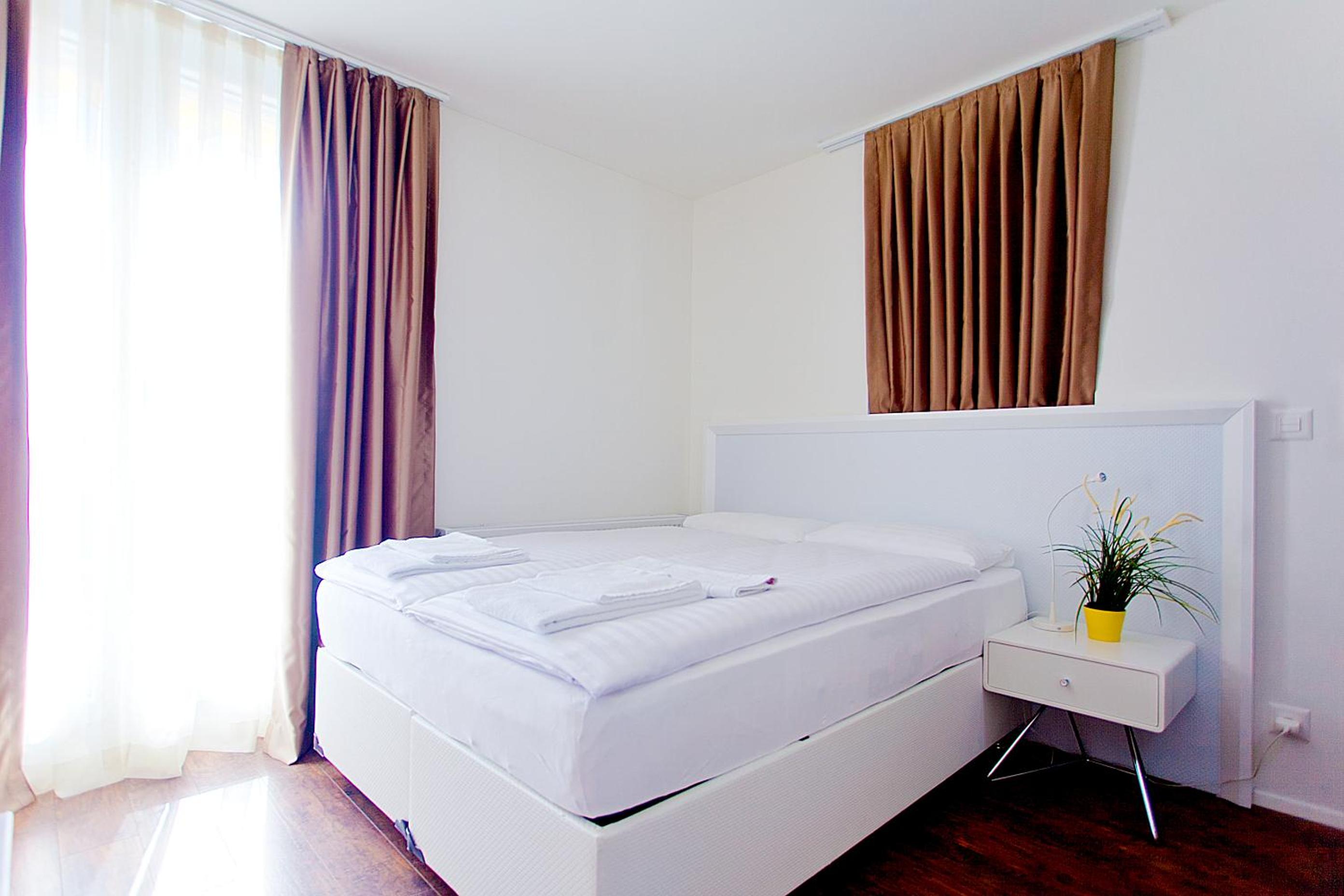 Suite Apartments by Livingdowntown