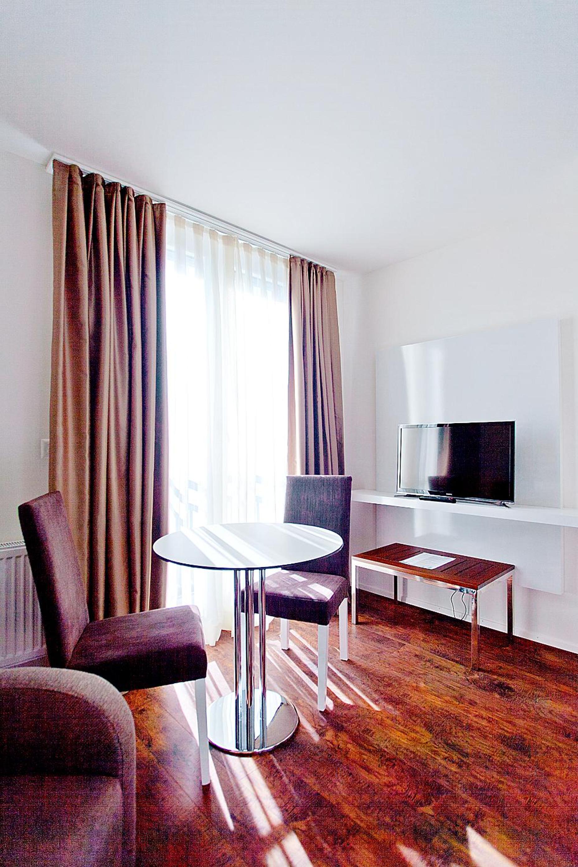 Suite Apartments by Livingdowntown