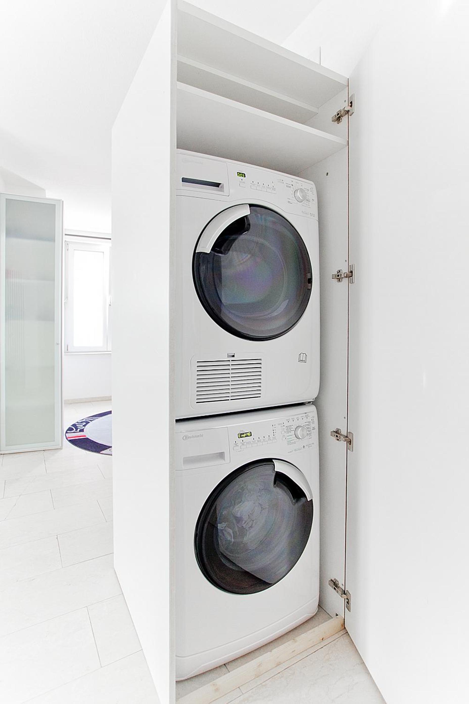 Junior Suite Apartment by Livingdowntown view 5