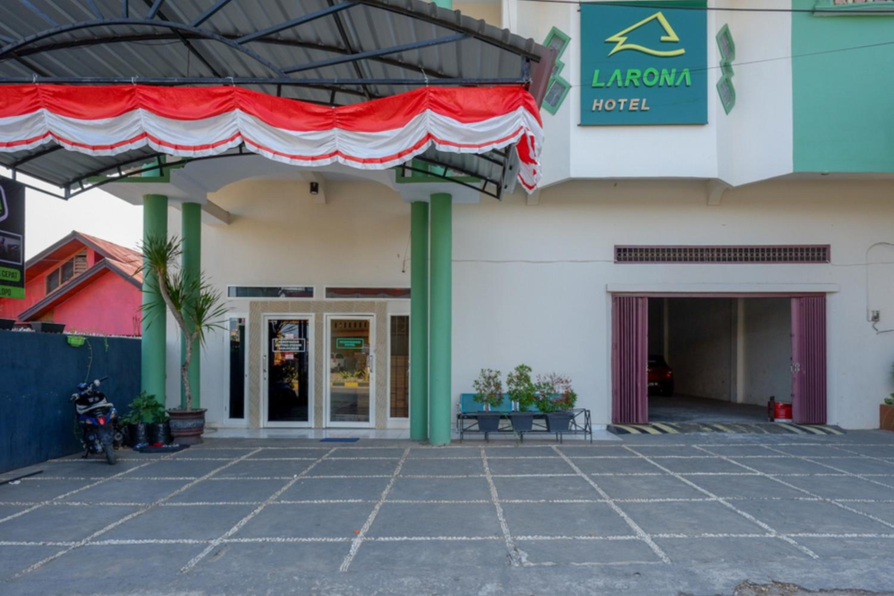 Hotel RedDoorz Syariah At Jalan Jenderal Sudirman Palopo - Image 1