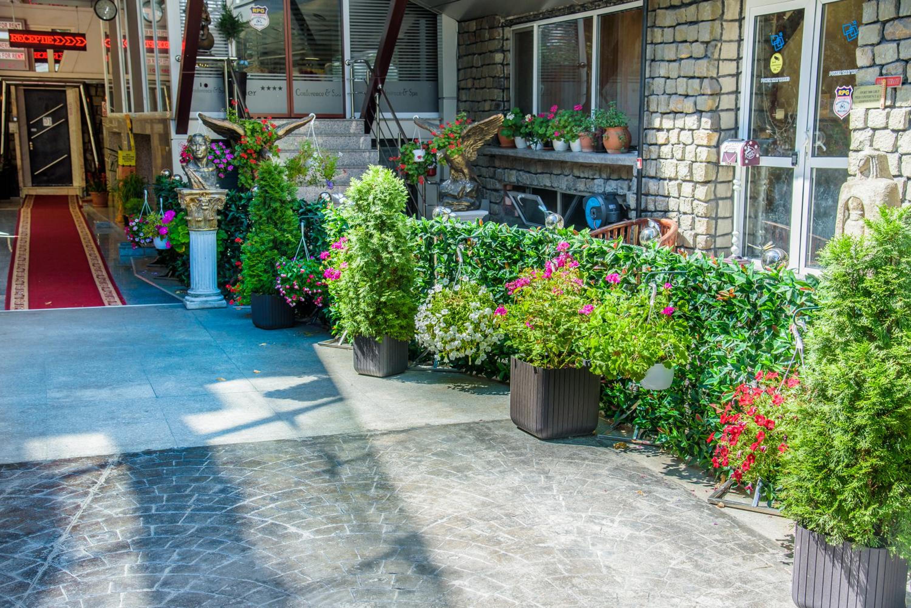 Hotel GRAND PIER BOUTIQUE VILLA, only 350 m to OLD TOWN And Unirii Fountains, Best deal from 69 eur, minim 3 nights, and FREE BREAKFAST - Image 1