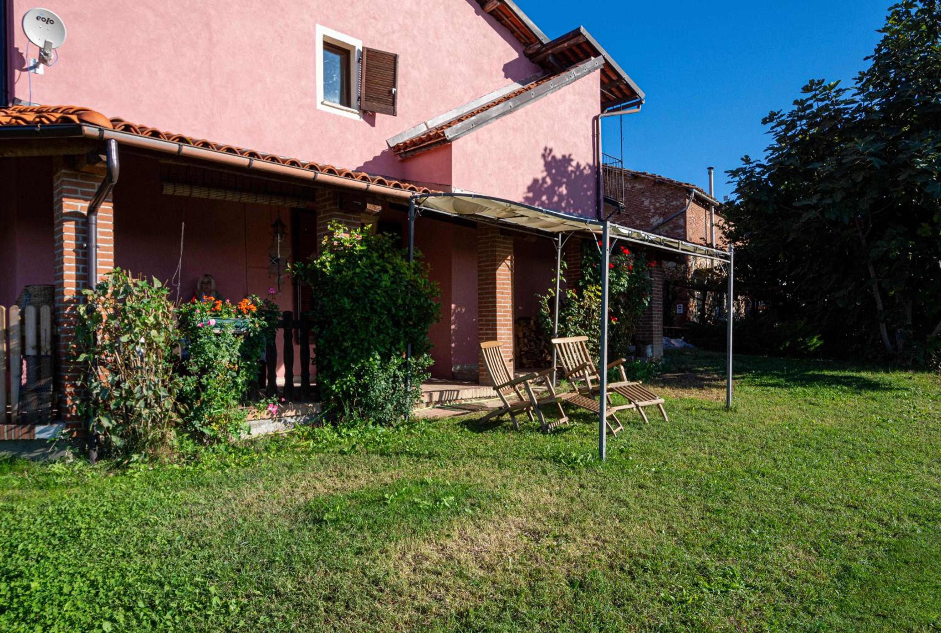 Splendido rustico nella Langa