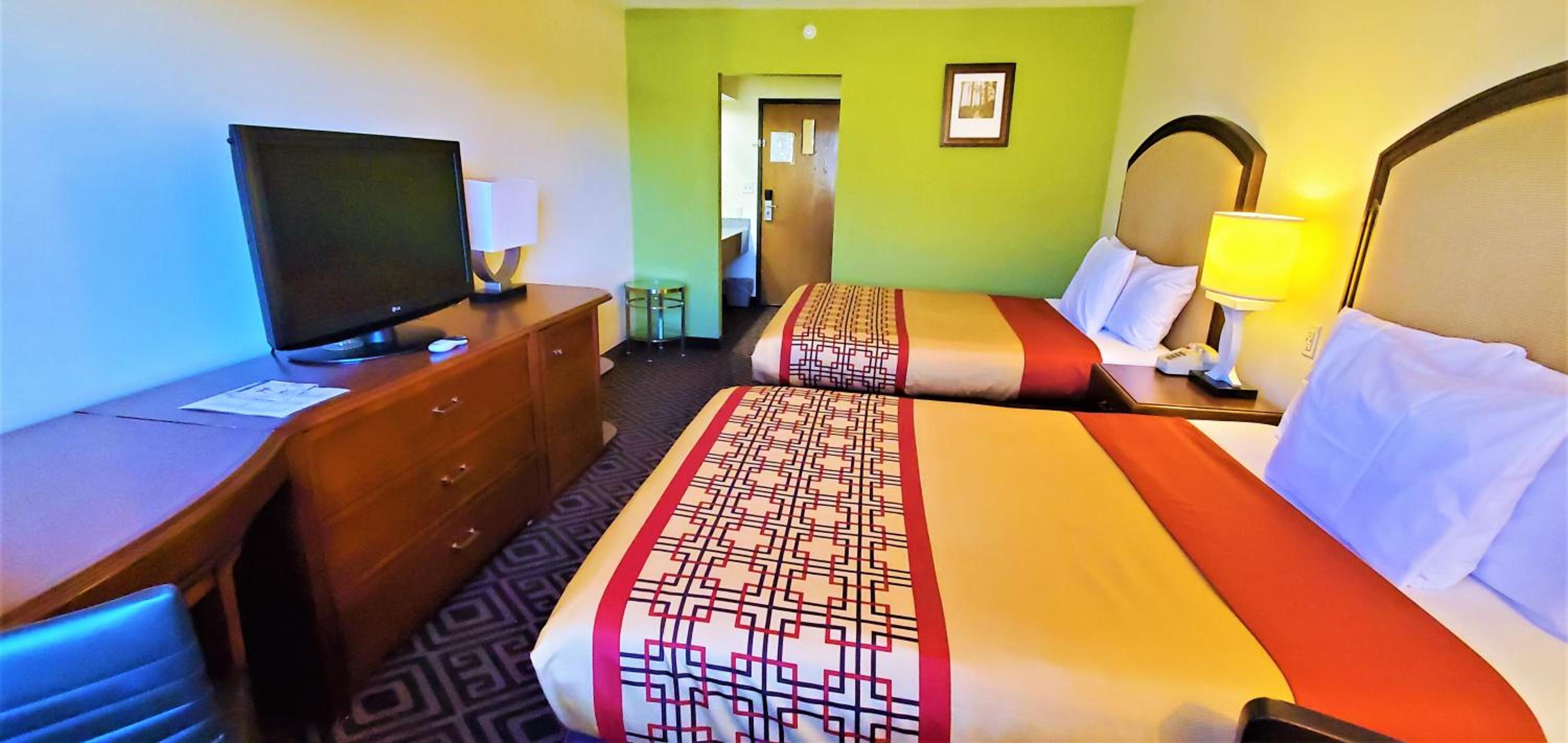 Sikeston Vacations - Travel Inn and Suites- Sikeston Miner I-55 exit-67 - Property Image 2