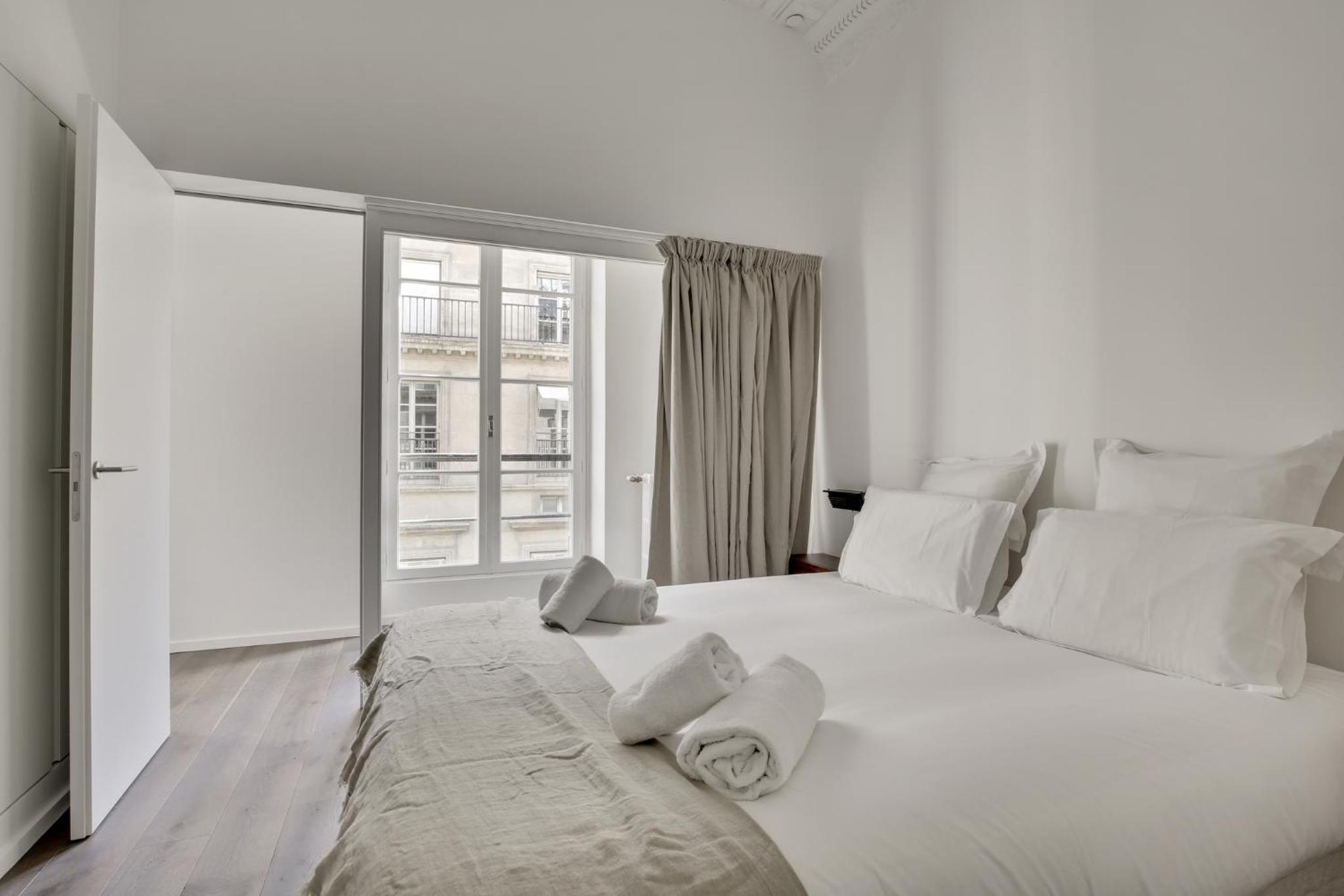 Modern Apt 3BDR/3BATH - Louvre Museum/Tuileries