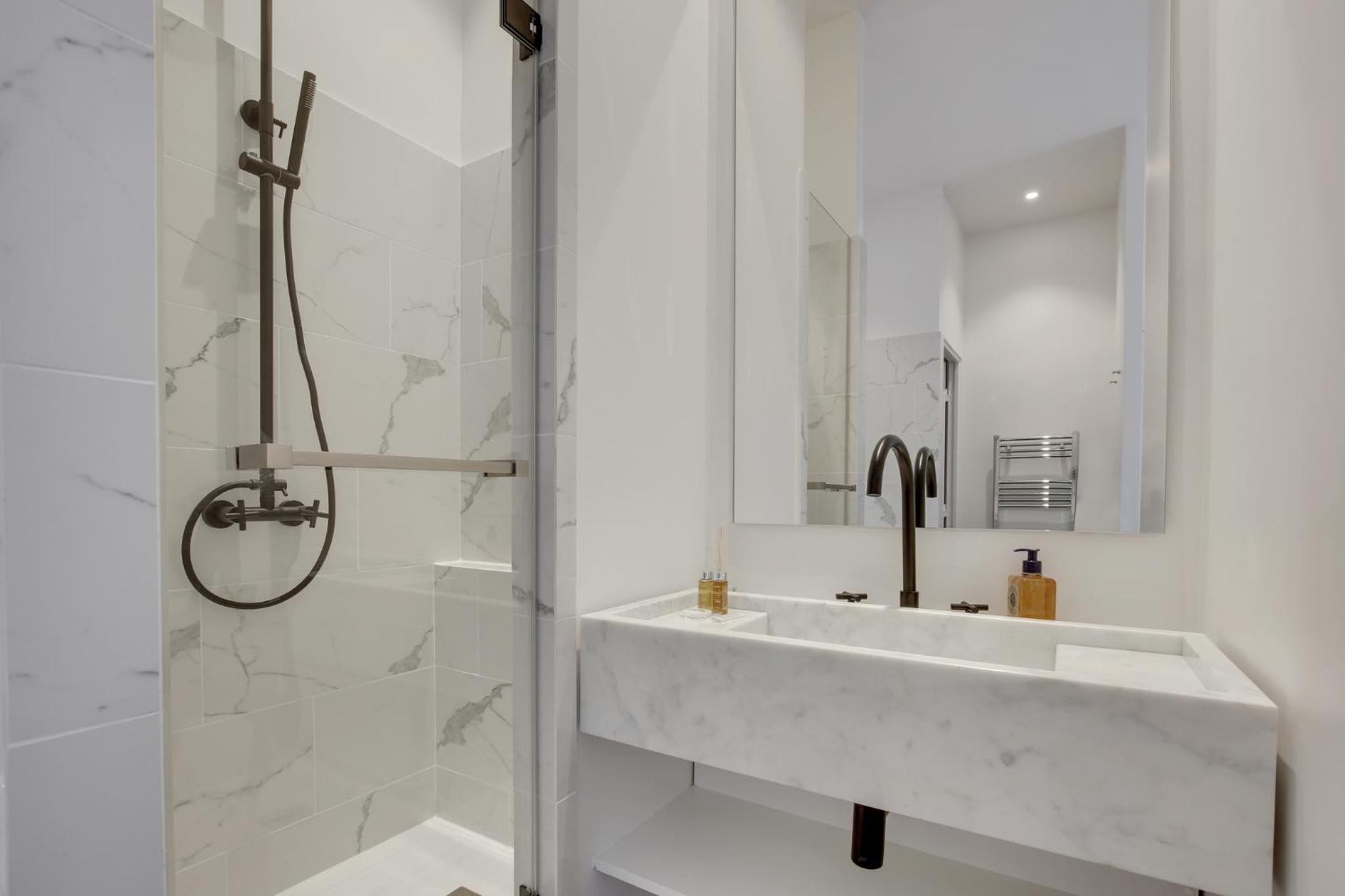 Modern Apt 3BDR/3BATH - Louvre Museum/Tuileries