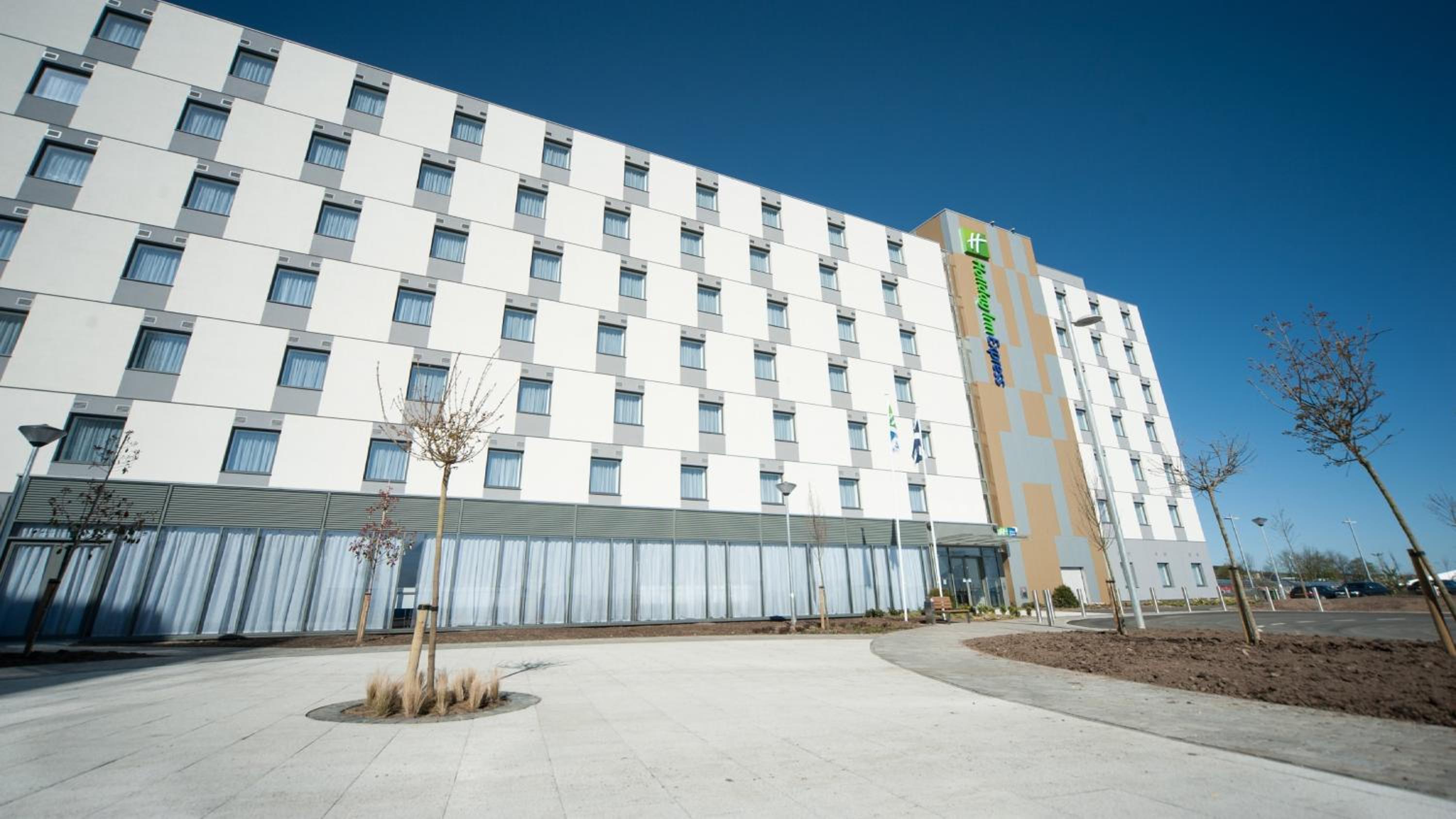 Hotel Holiday Inn Express Aberdeen Airport, an IHG Hotel - Image 1
