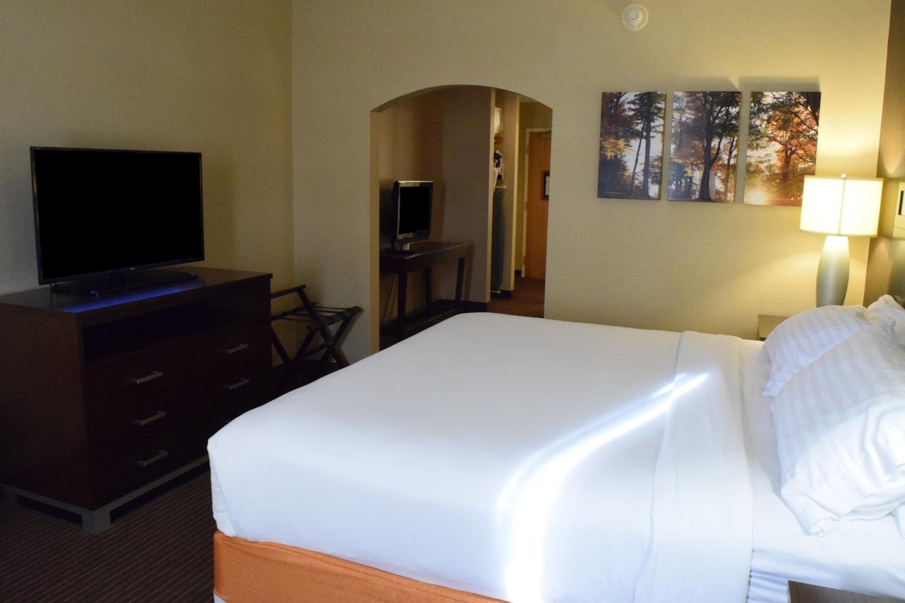 Watertown Vacations - Holiday Inn Express Hotel  Suites Watertown - Thousand Islands, an IHG Hotel - Property Image 23