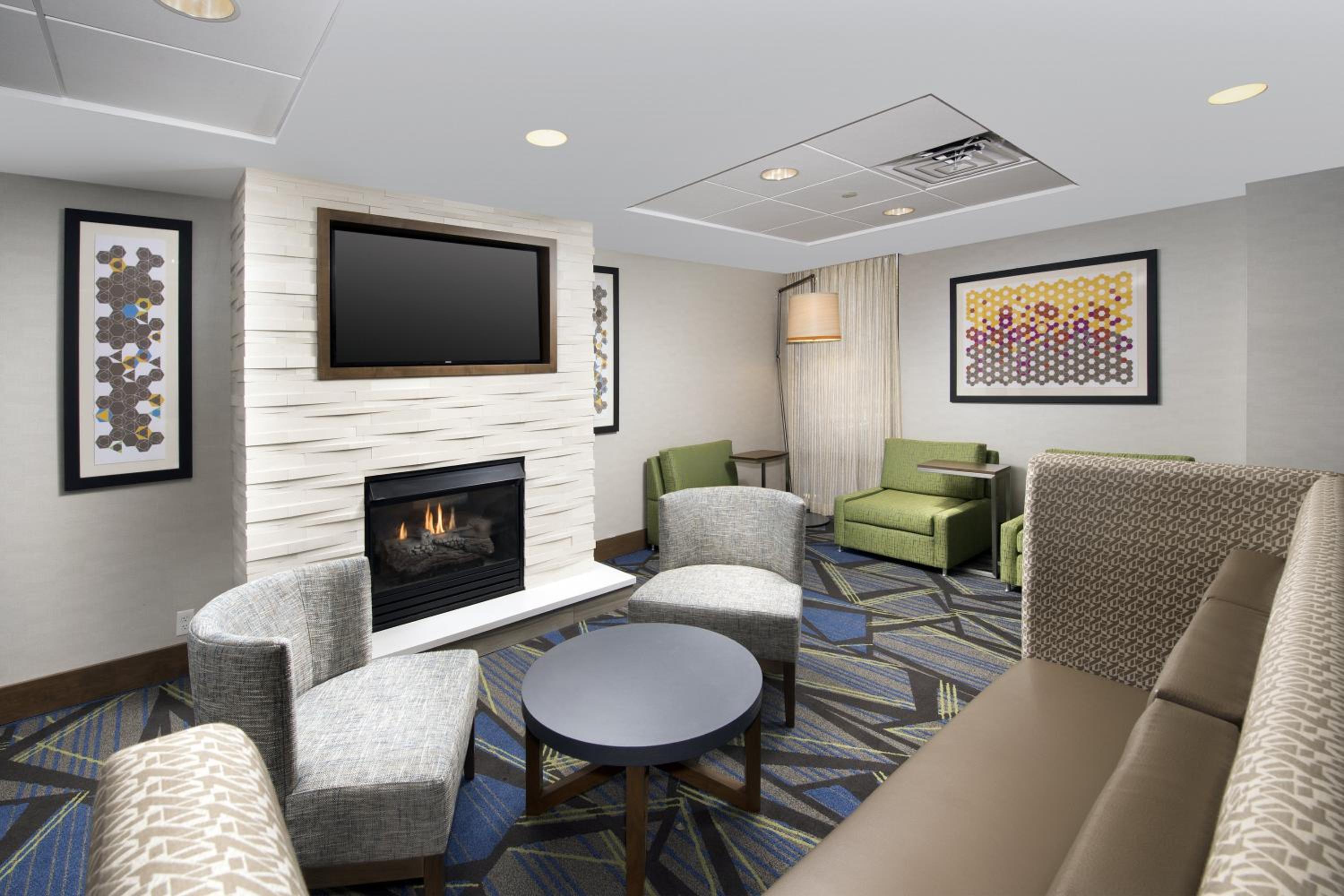 Lawrence Vacations - Holiday Inn Express Andover North - Lawrence, an IHG Hotel - Property Image 9