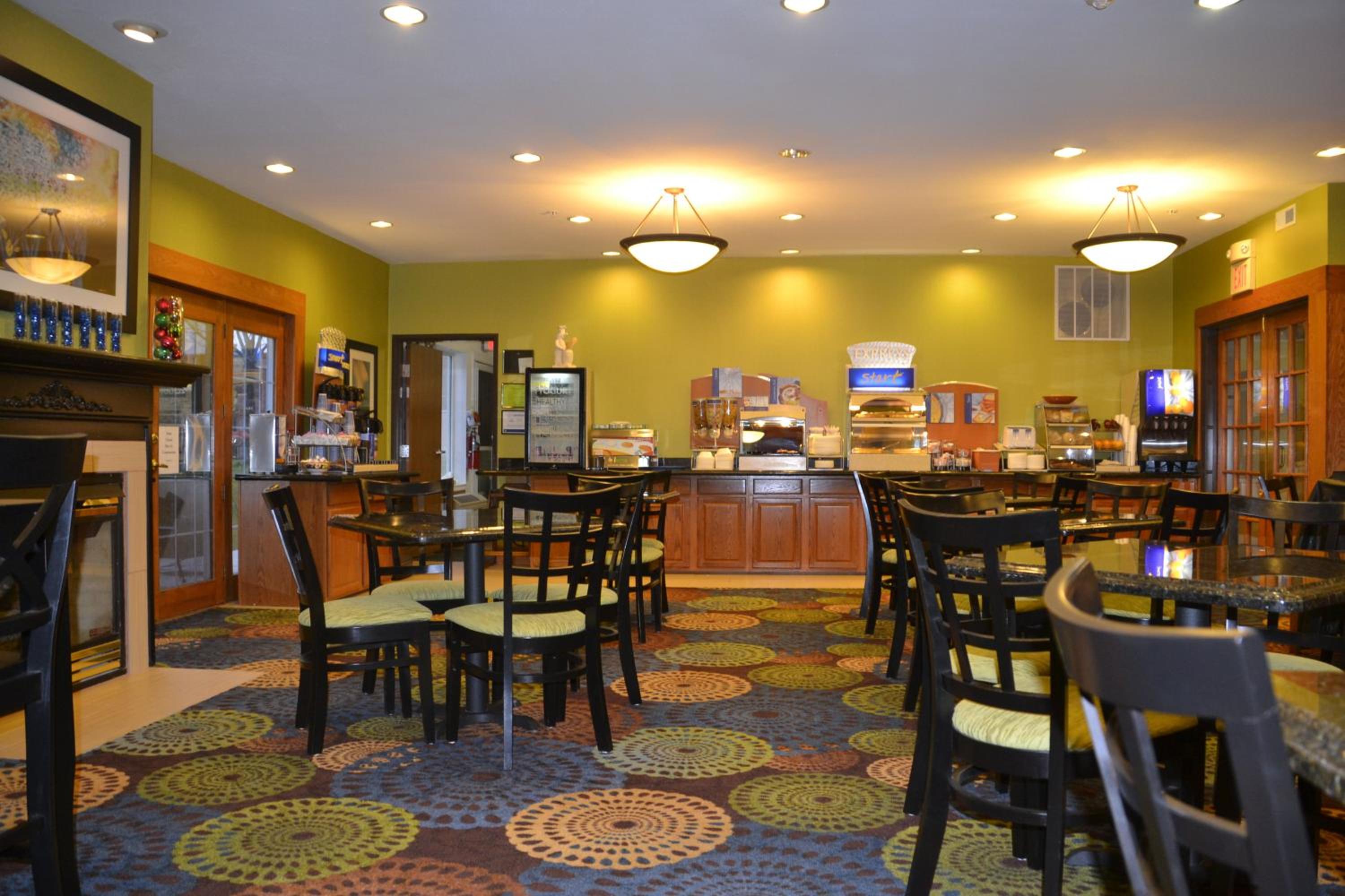 Bloomington Vacations - Holiday Inn Express Hotel  Suites Bloomington-Normal University Area, an IHG Hotel - Property Image 26