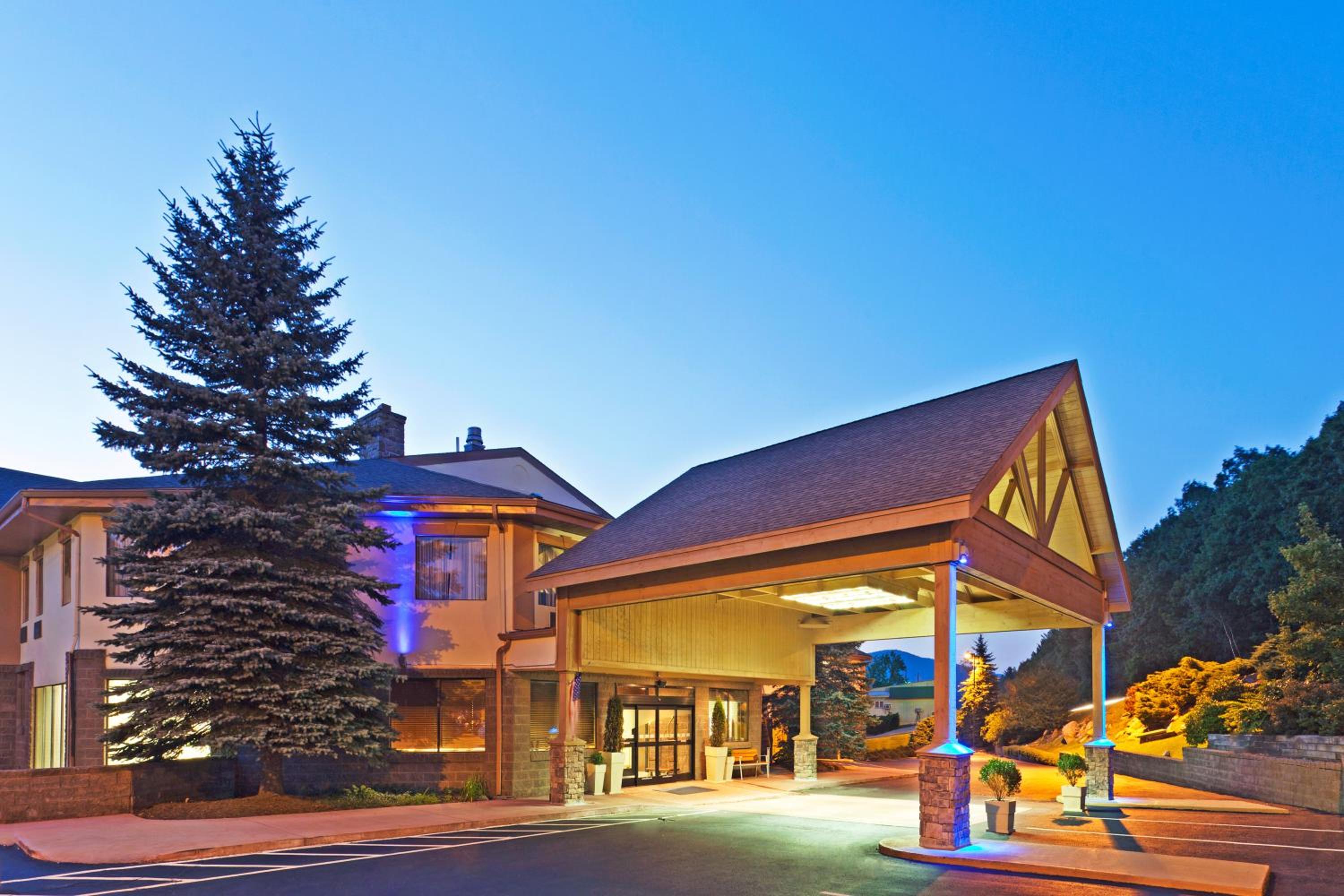 Hotel Holiday Inn Express Blowing Rock South, an IHG Hotel - Image 1
