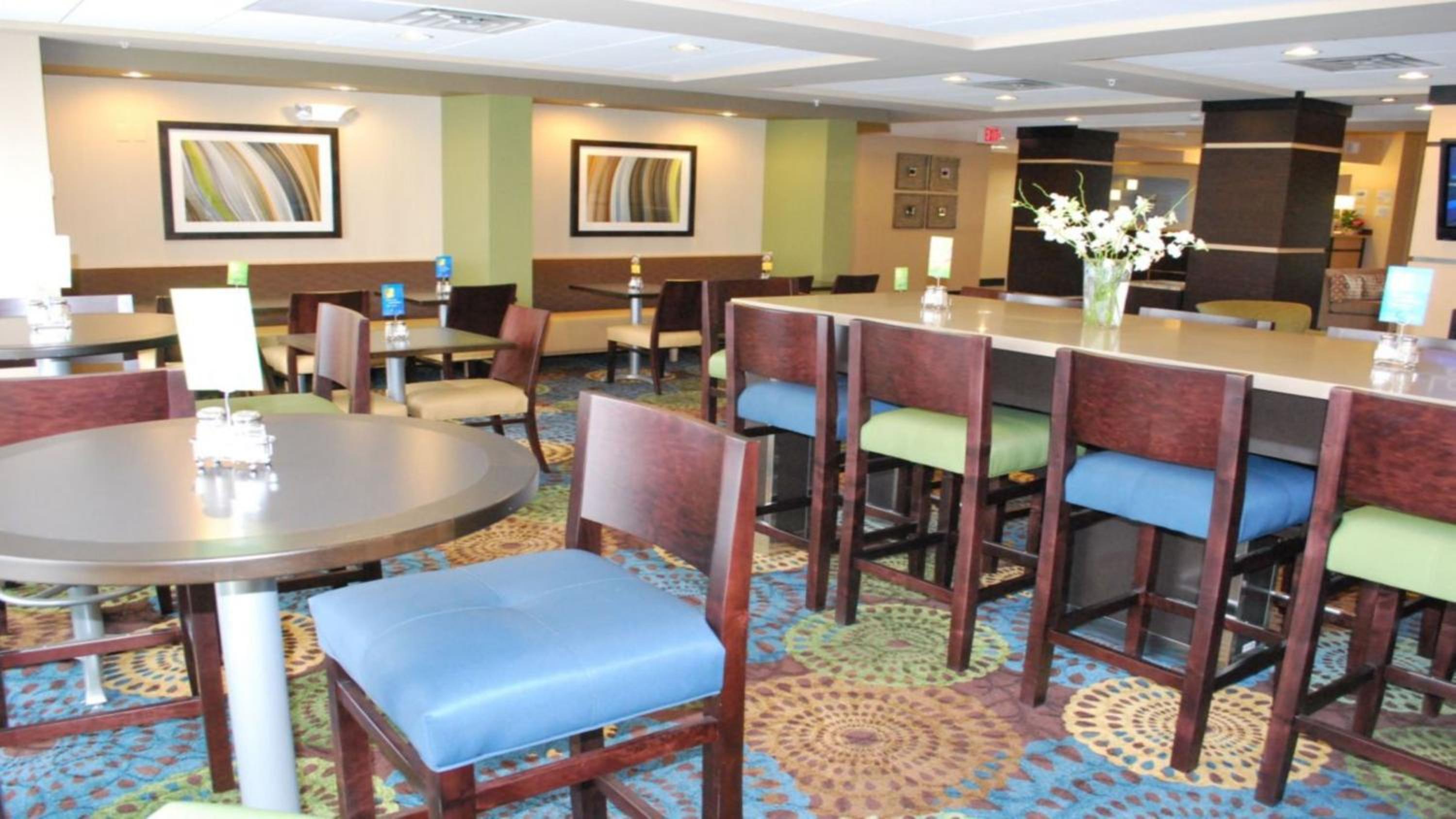 Bloomington Vacations - Holiday Inn Express Bloomington West, an IHG Hotel - Property Image 46