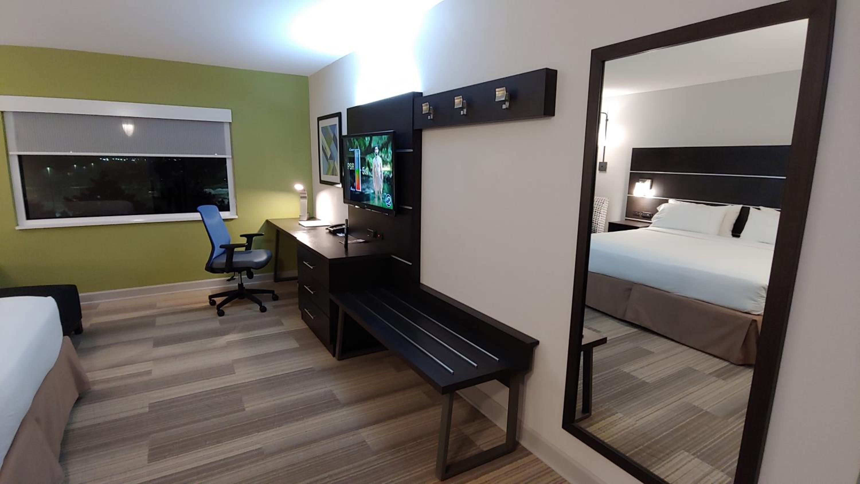 Holiday Inn Express Schaumburg-Rolling Meadows, an IHG Hotel - Property Image 3