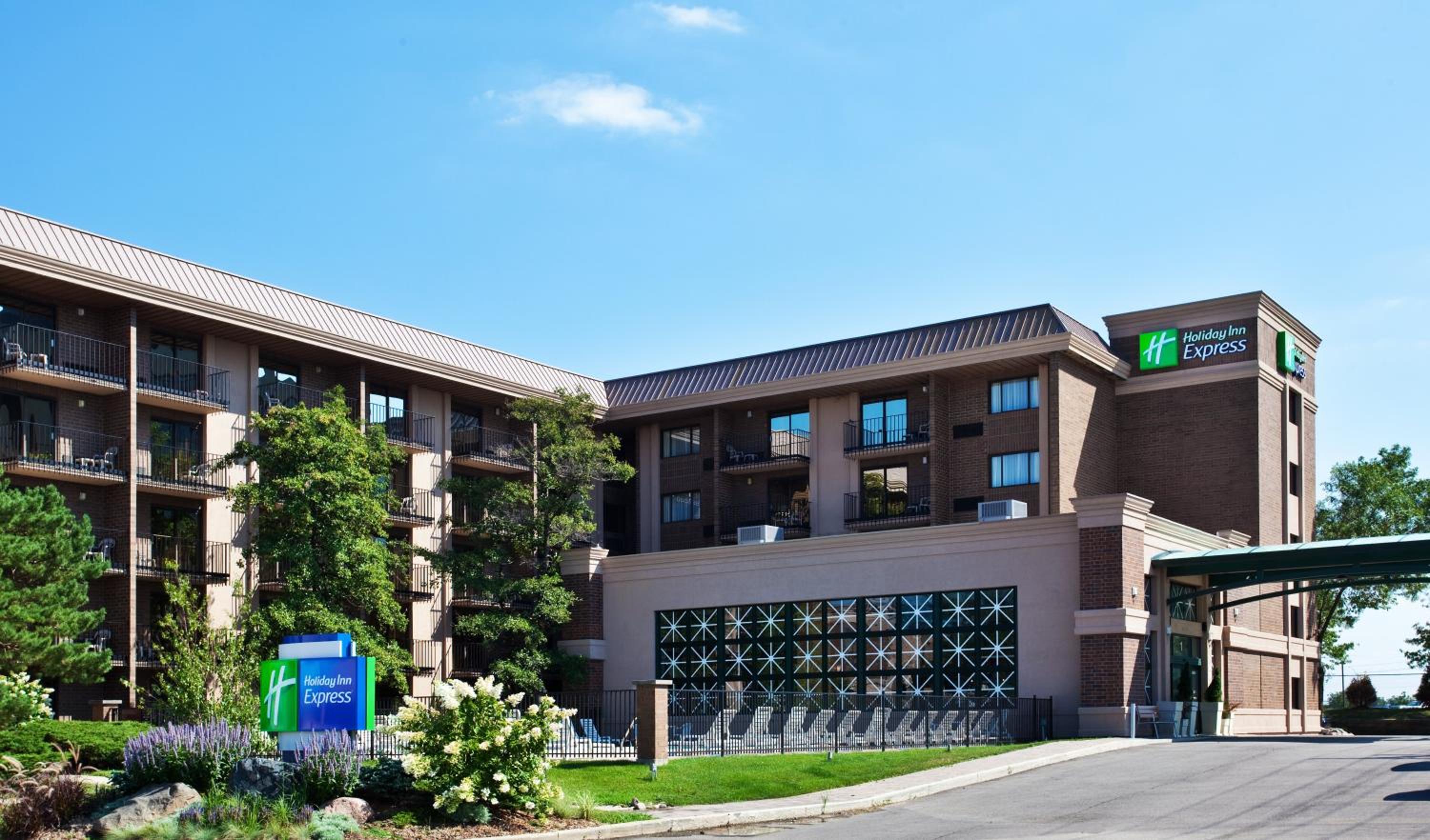 Holiday Inn Express Schaumburg-Rolling Meadows, an IHG Hotel - Property Image 16