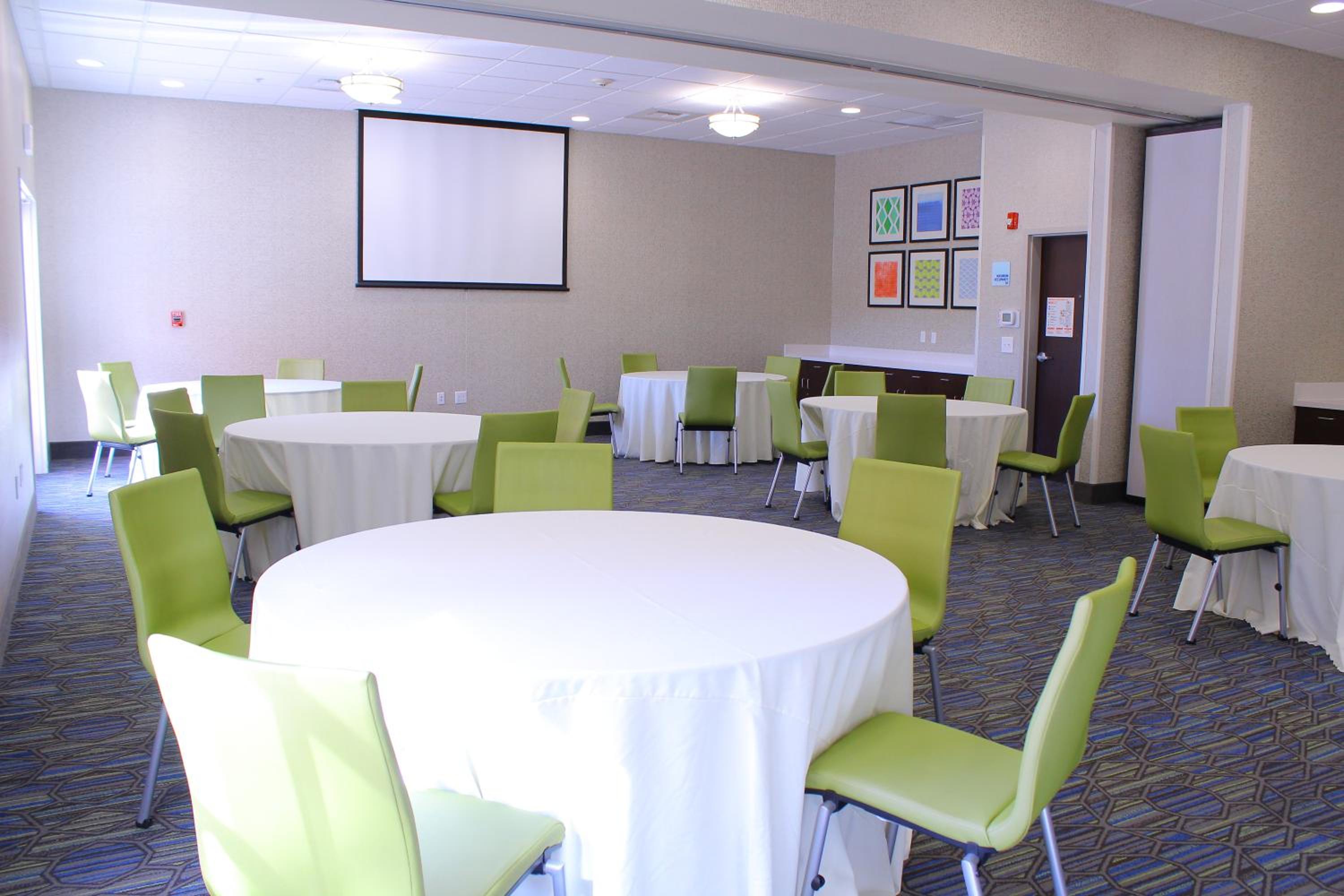 Holiday Inn Express Hotel Suites Napa Valley-American Canyon, an IHG Hotel - Property Image 1