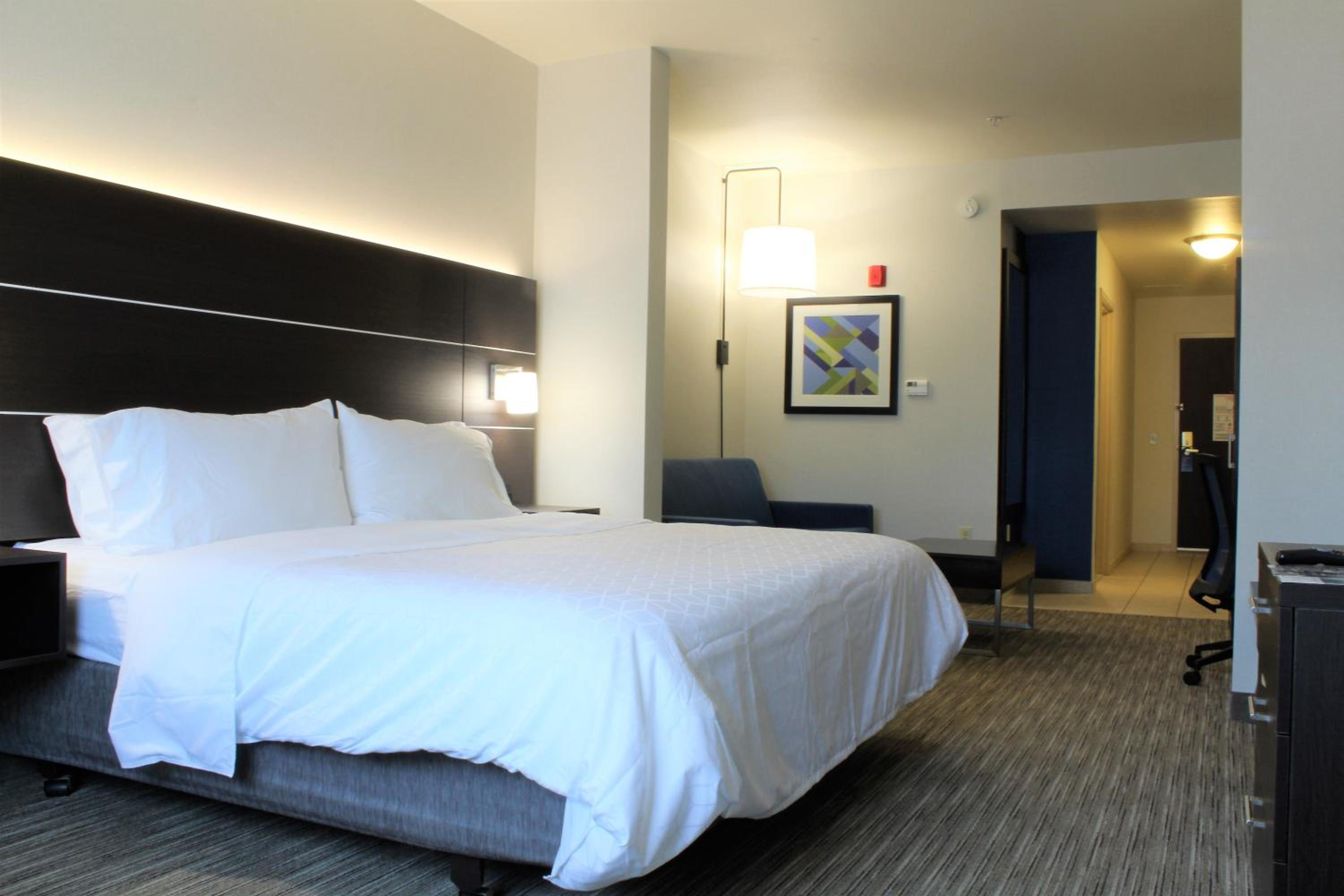 Holiday Inn Express Hotel Suites Napa Valley-American Canyon, an IHG Hotel - Property Image 4