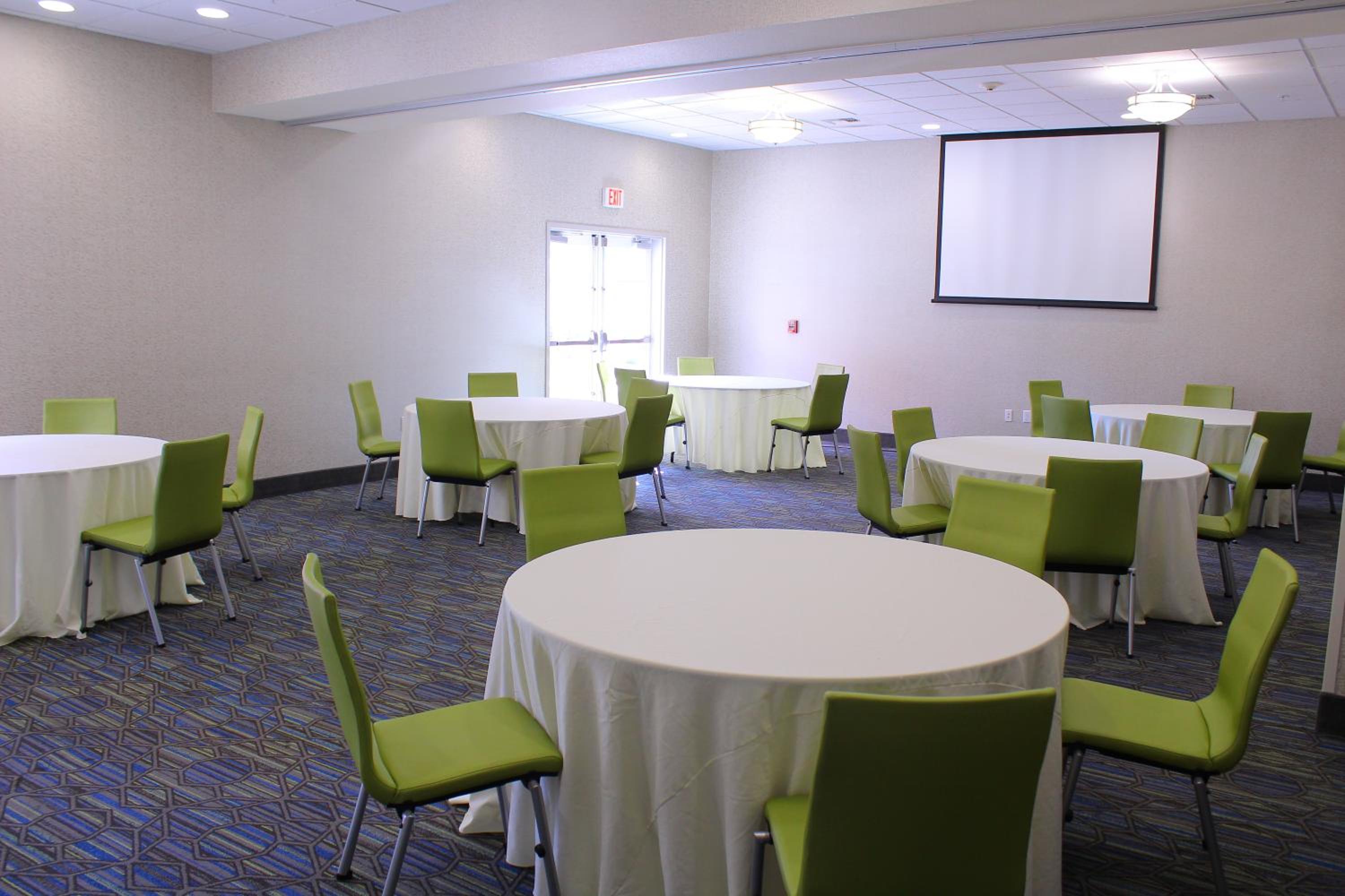 Holiday Inn Express Hotel Suites Napa Valley-American Canyon, an IHG Hotel - Property Image 7