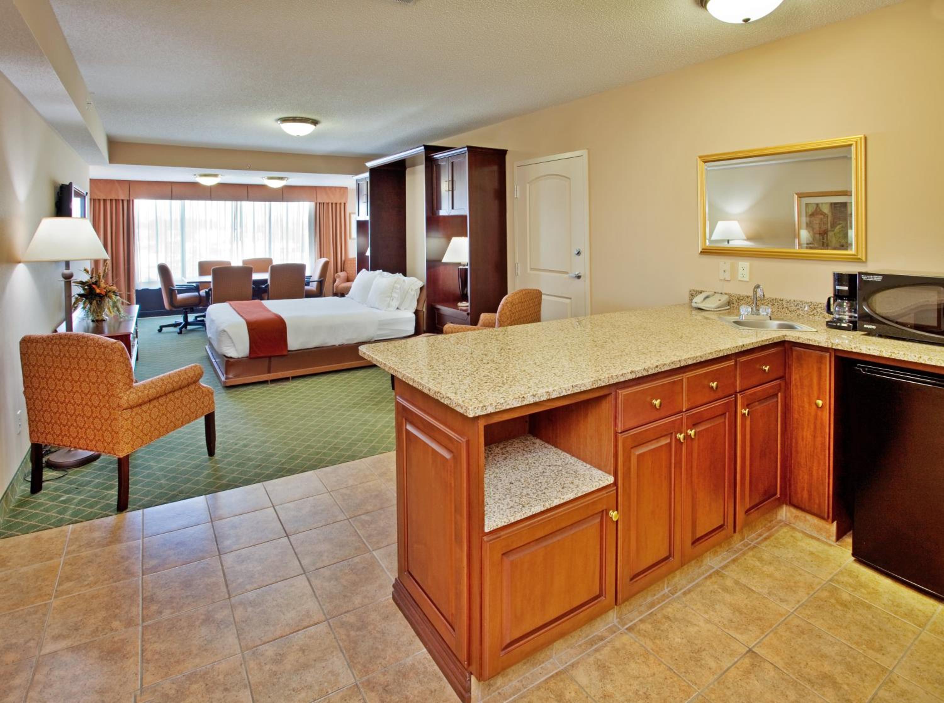 Cape Girardeau Vacations - Holiday Inn Express Hotel  Suites Cape Girardeau I-55, an IHG Hotel - Property Image 4
