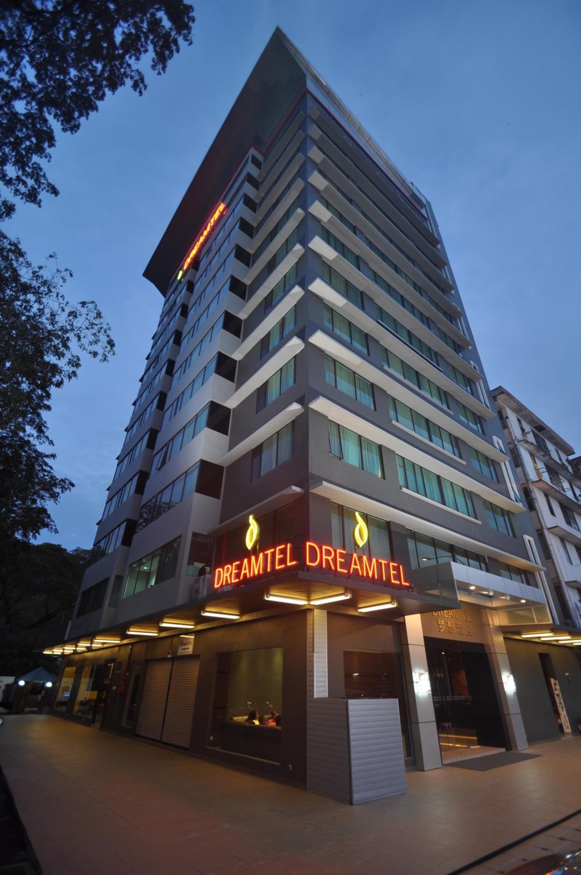 Hotel Dreamtel Kota Kinabalu - Image 1