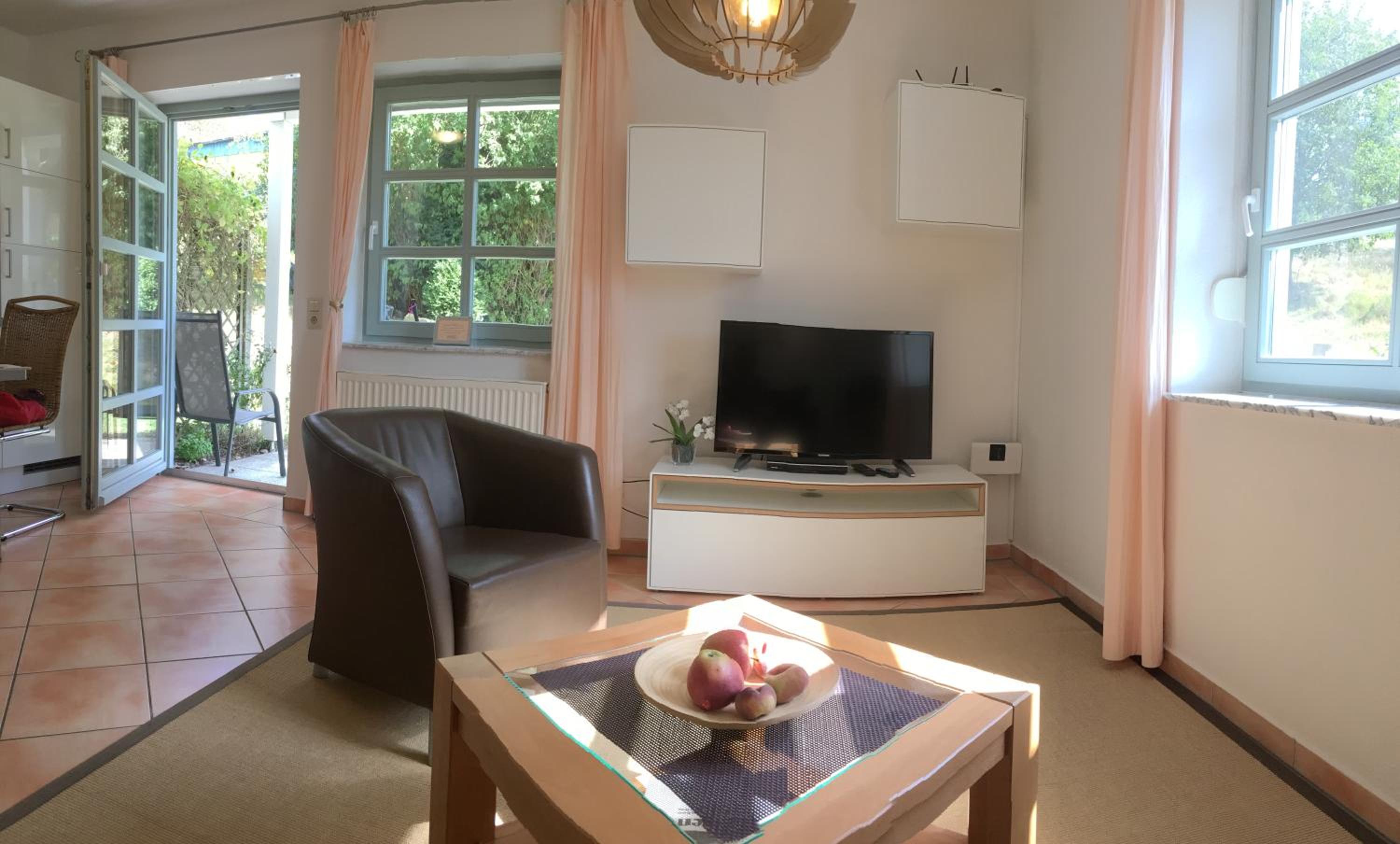 Ferienhaus Südstrand Schwimmbadnutzung und Sauna view 2