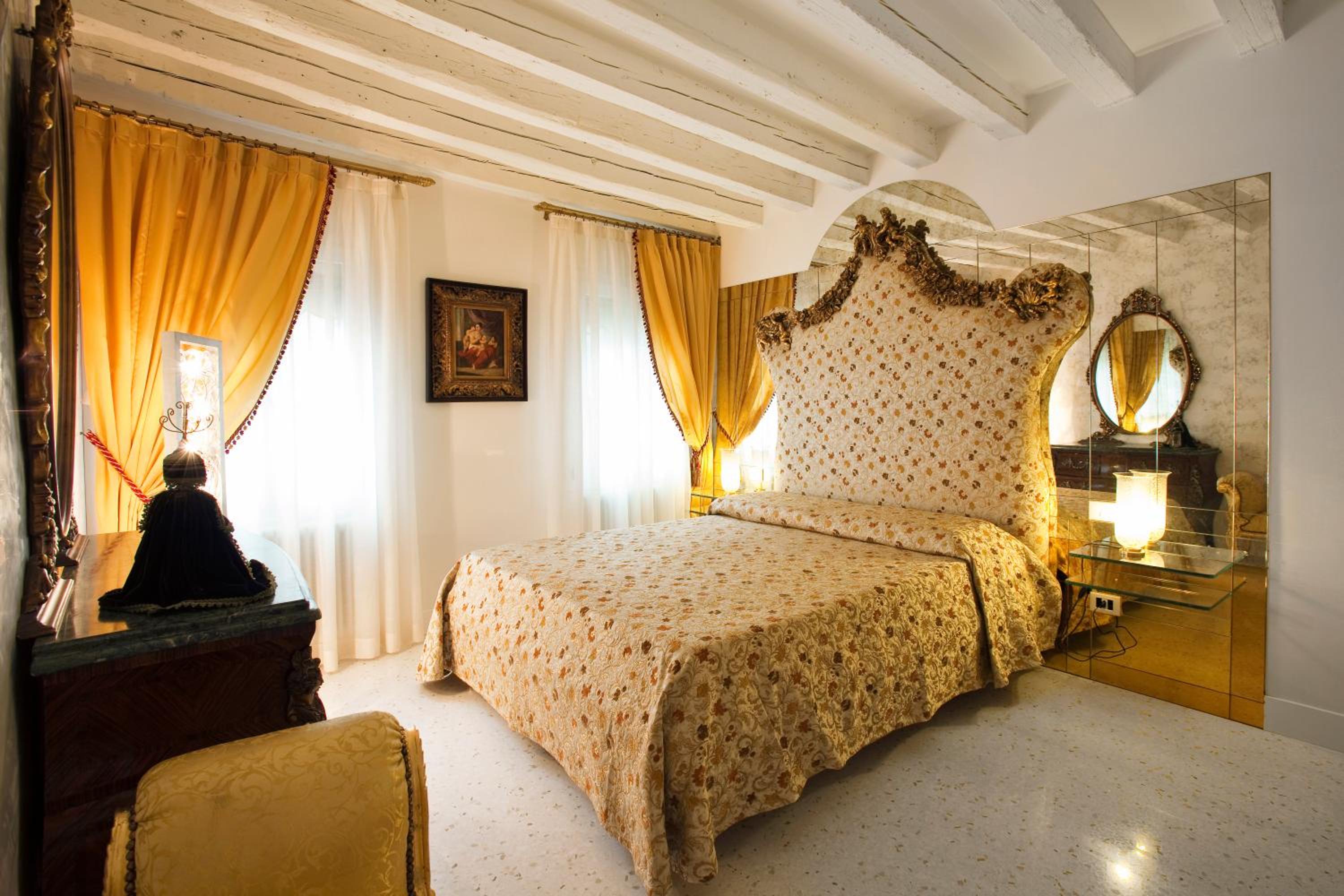 Casa Fortuny Luxury Apartment
