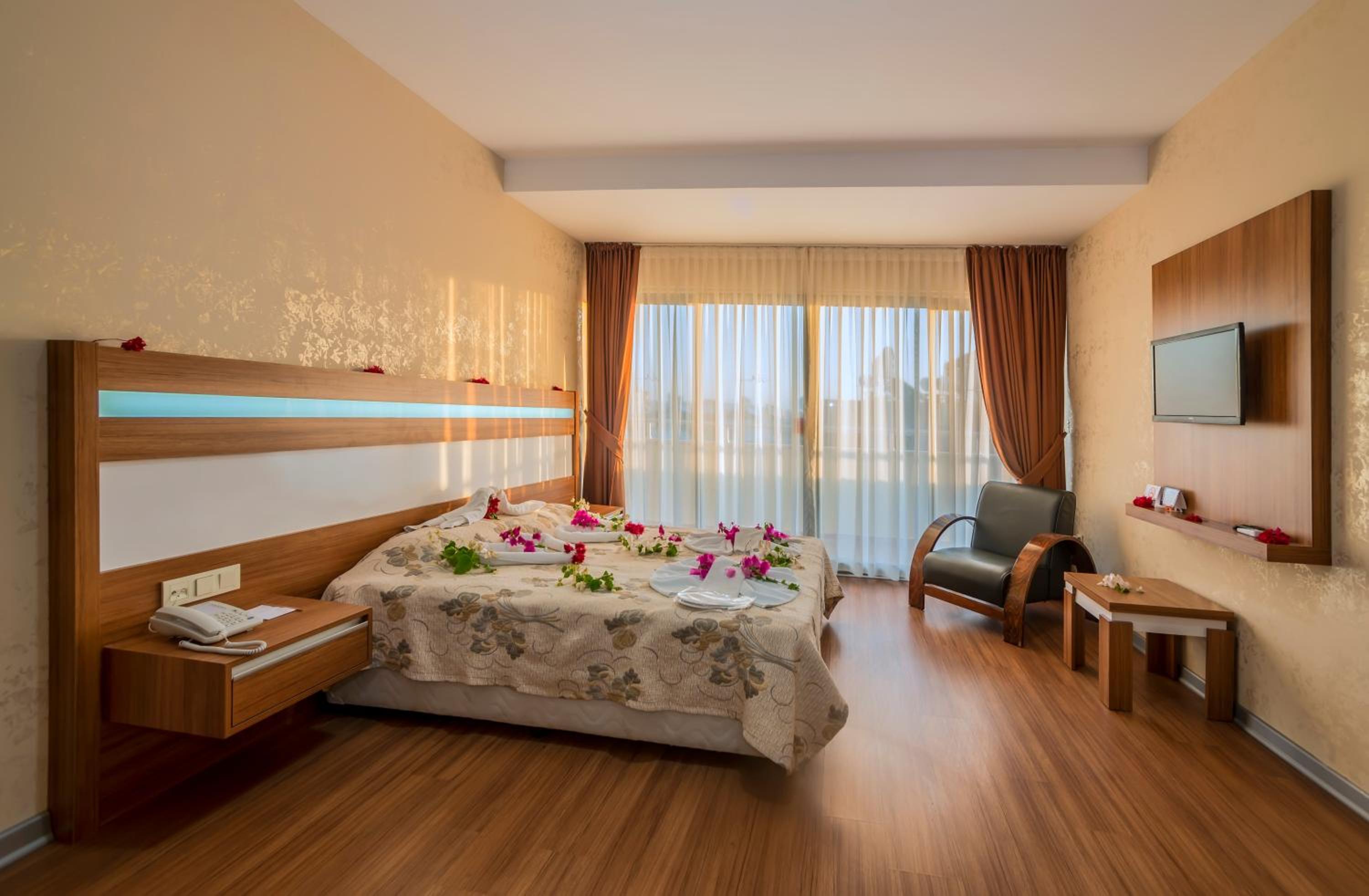 Santa Marina Hotel - Image 10