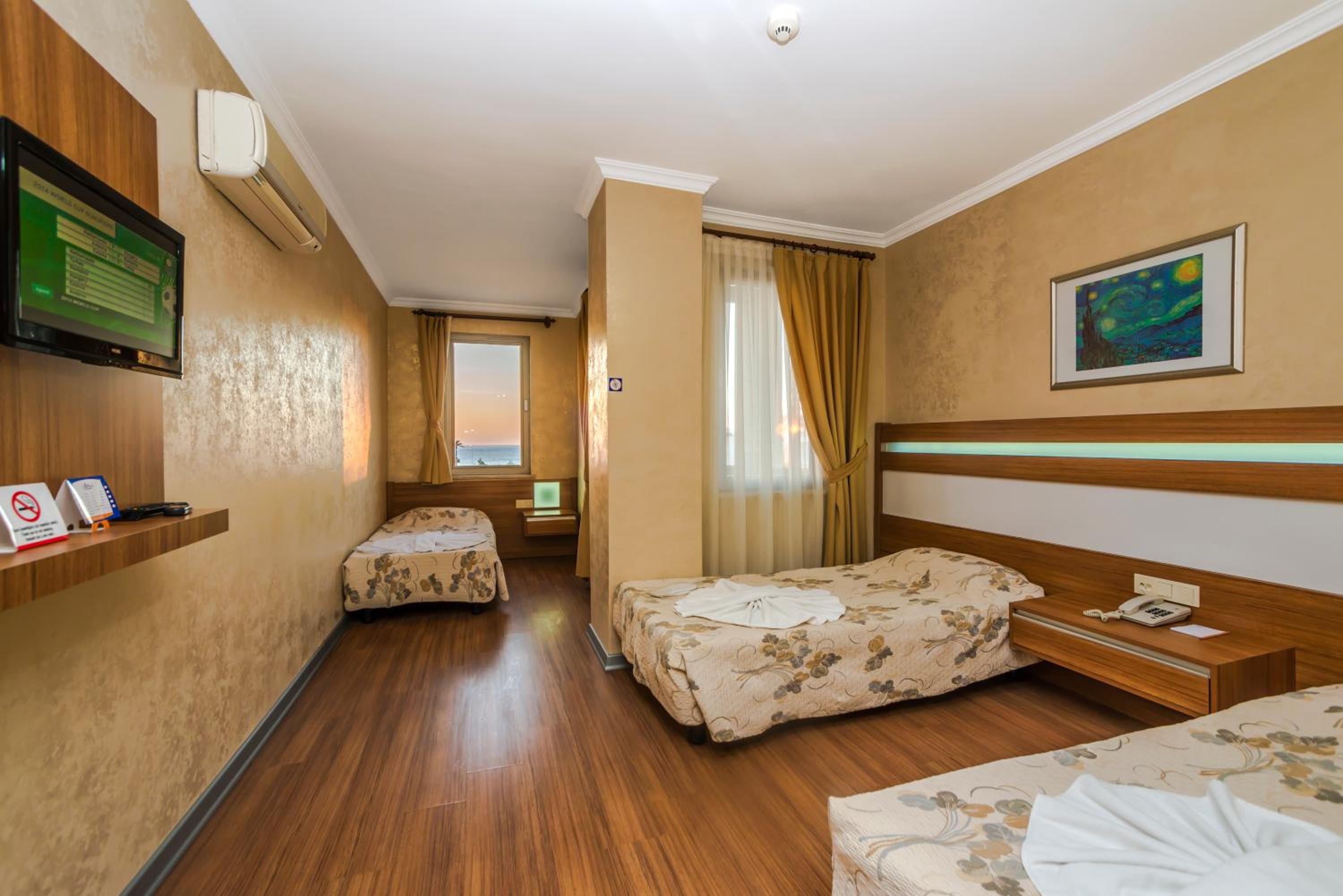 Santa Marina Hotel - Image 8