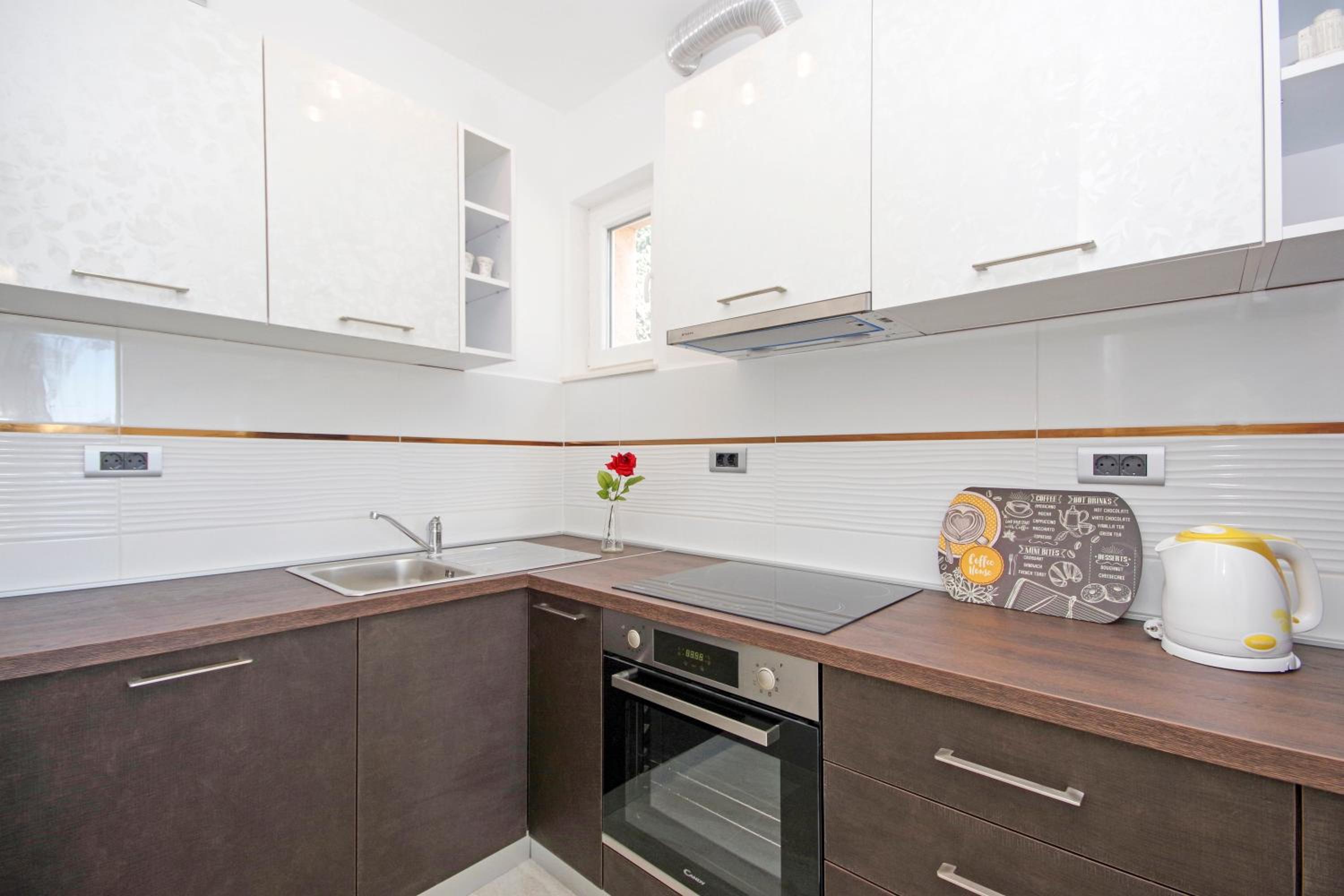 Split Symphony Veranda: Modern, new Apartment (4+1), 5 min walk to ˝Firule˝ SAND BEACH, 12 min walk to CITY CENTER view 2
