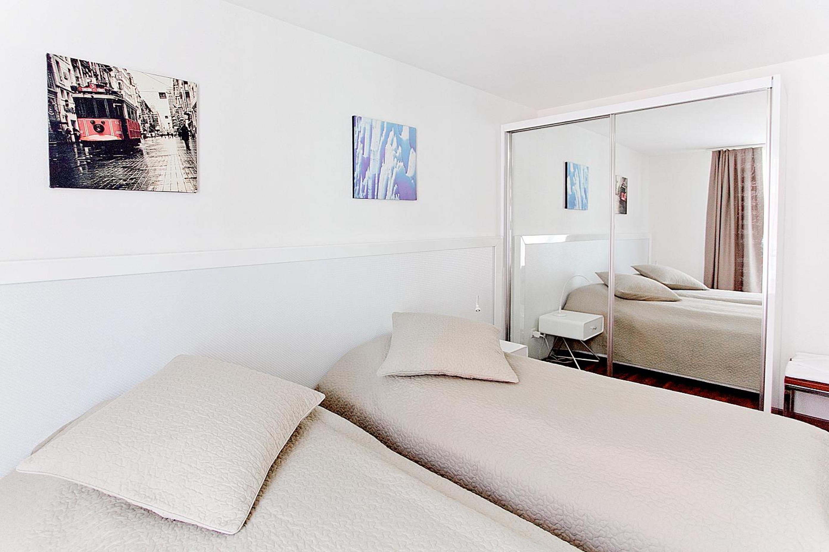 Premium Apartments by Livingdowntown