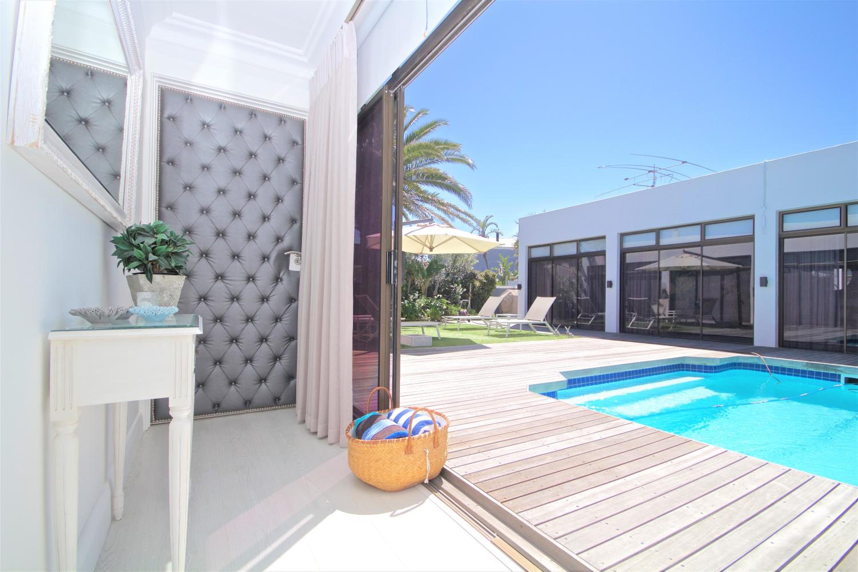 OCEAN BREEZE SUNSET BEACH - Cape Town