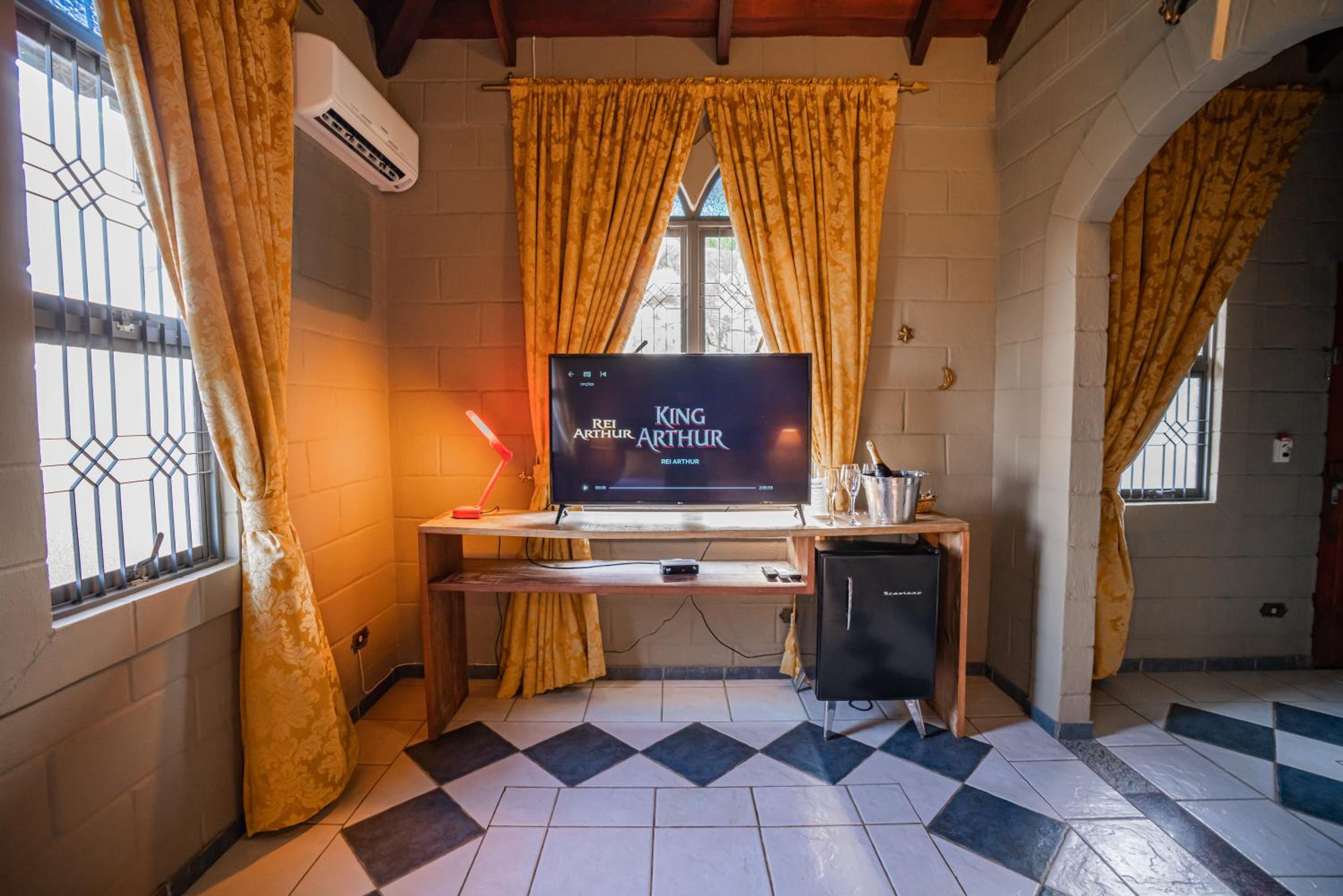 Pousada Camelot Inn