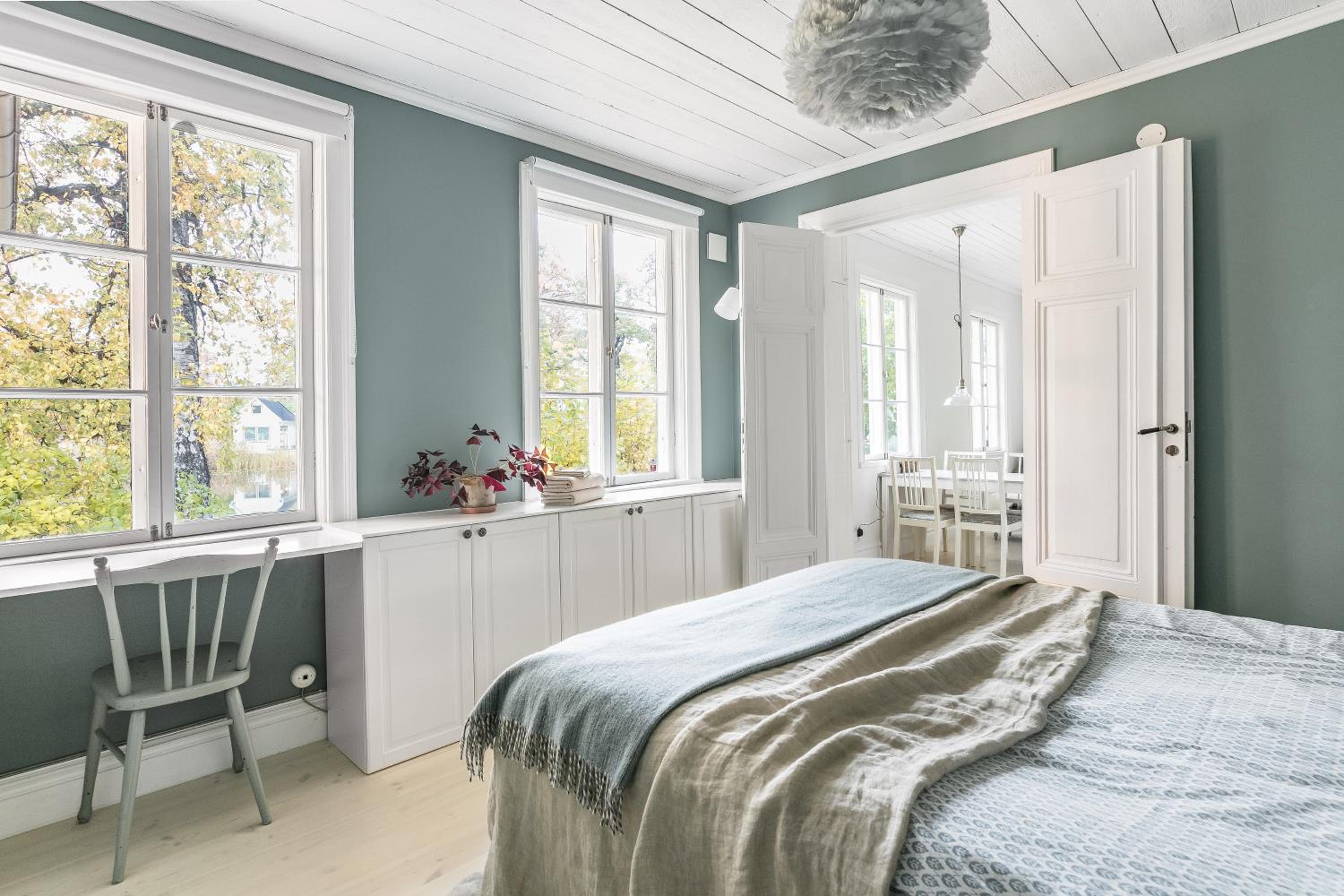 Peaceful, Picturesque Lake & Forest Retreat view 2