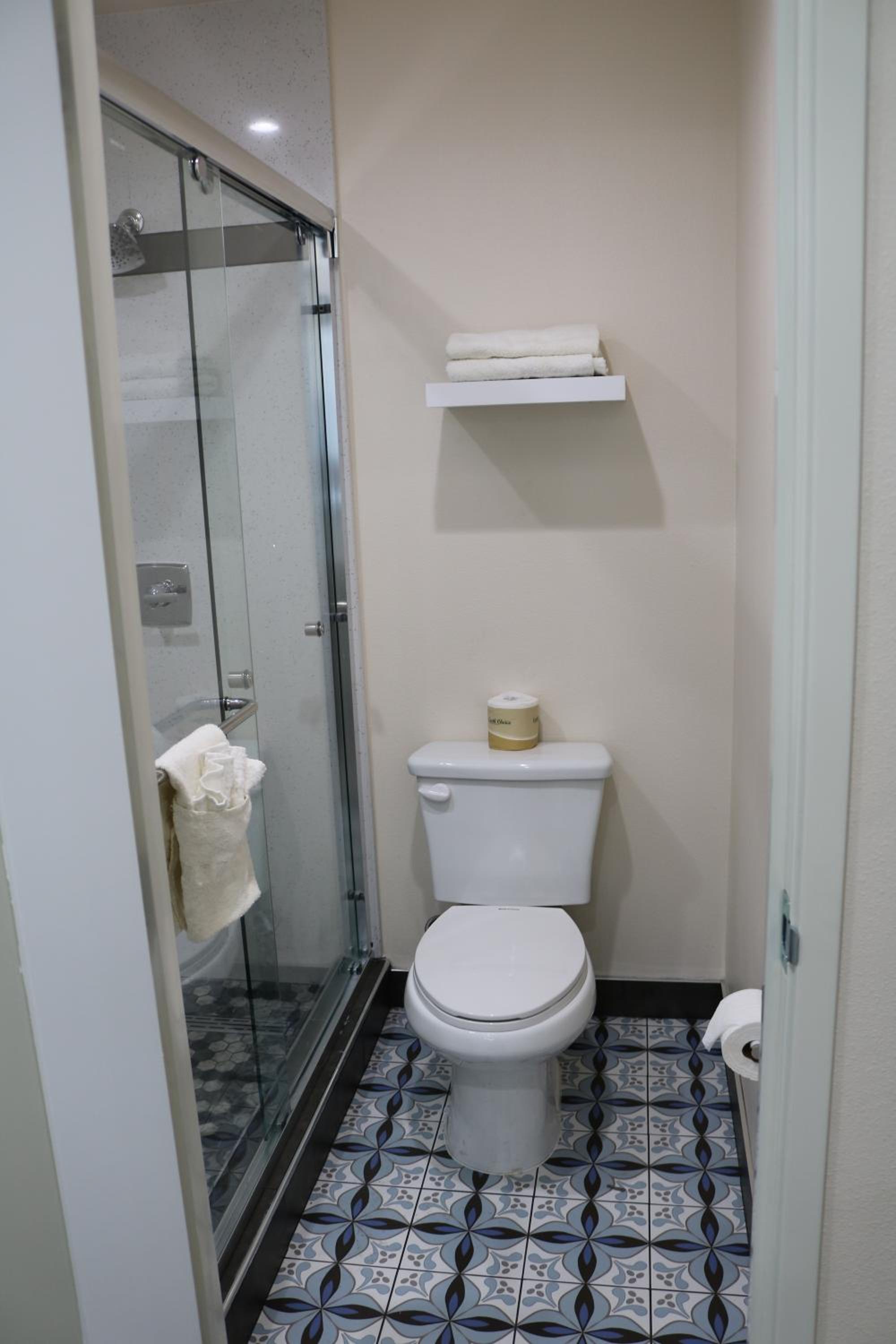 Vallejo Vacations - Motel 6 Vallejo, CA - Napa Valley - Property Image 3