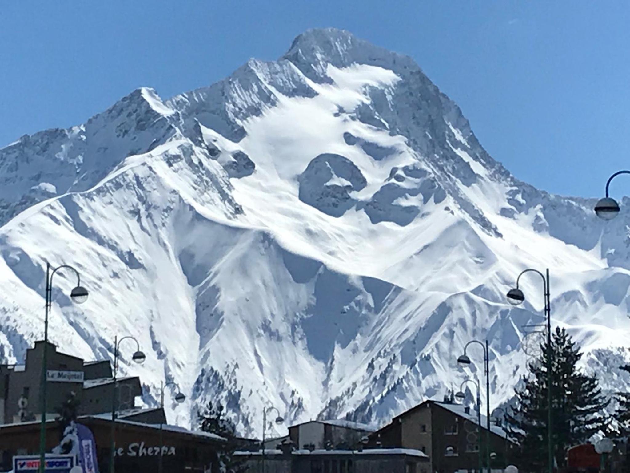 The Ski Paradise 2 Alpes view 2