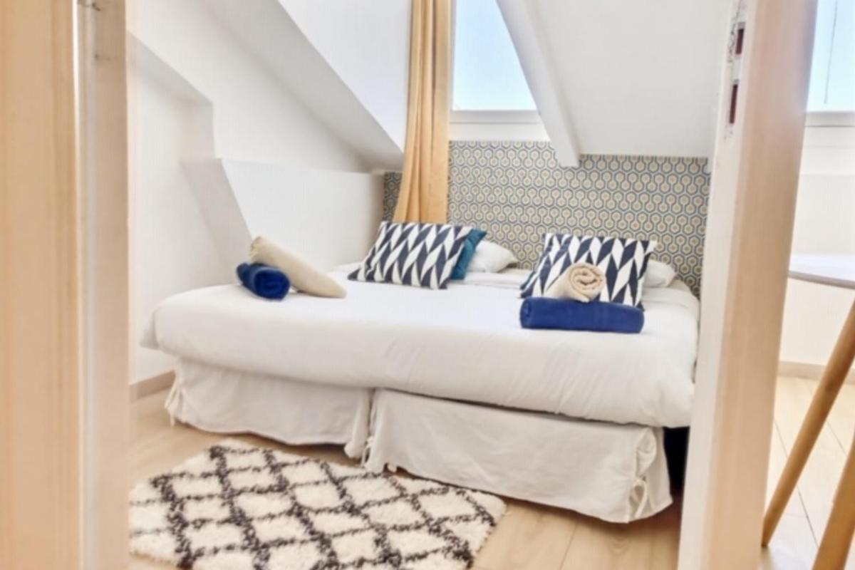 Charming 1 bedroom apartment center photo 4