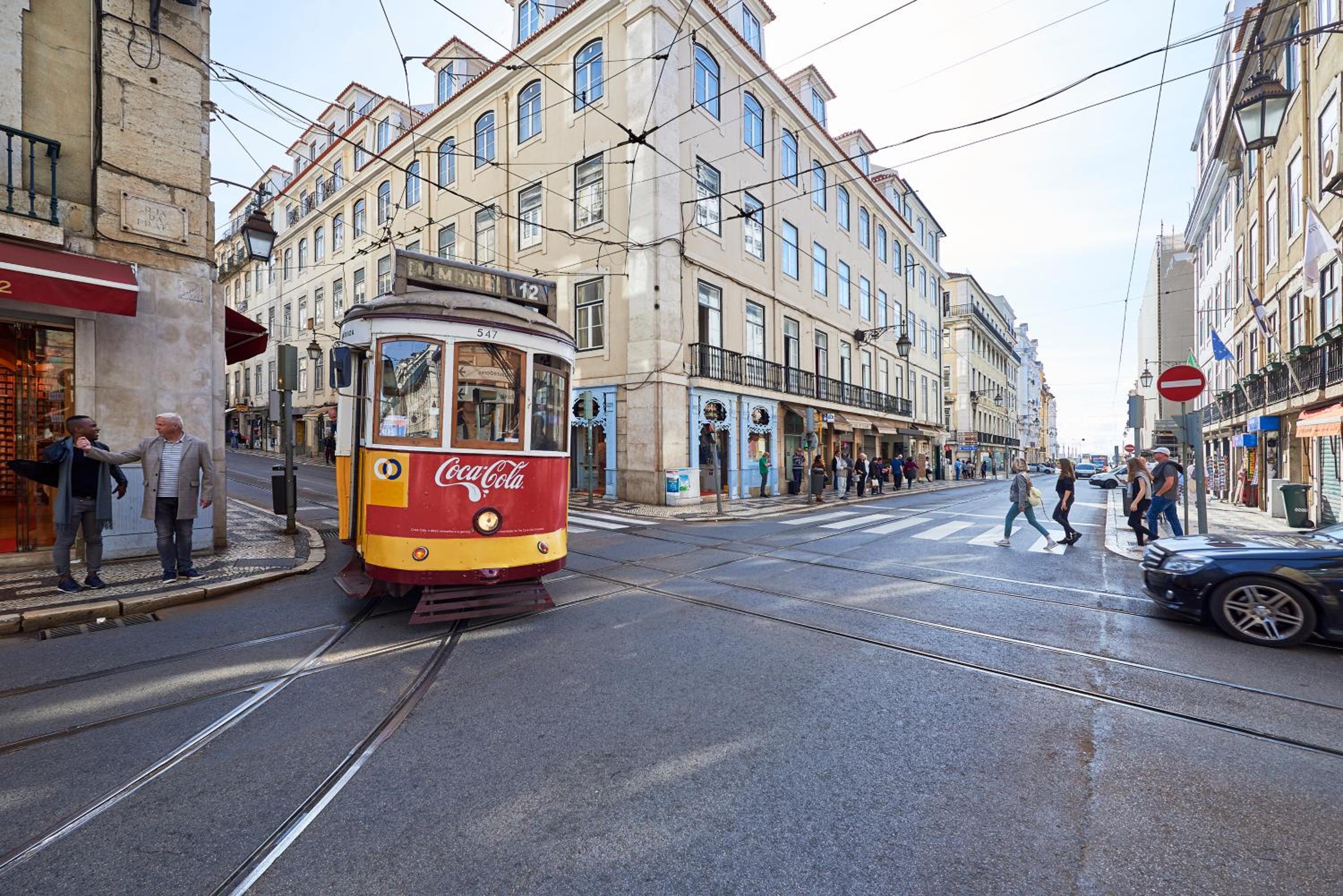 360º Rooftop Lisbon and River View