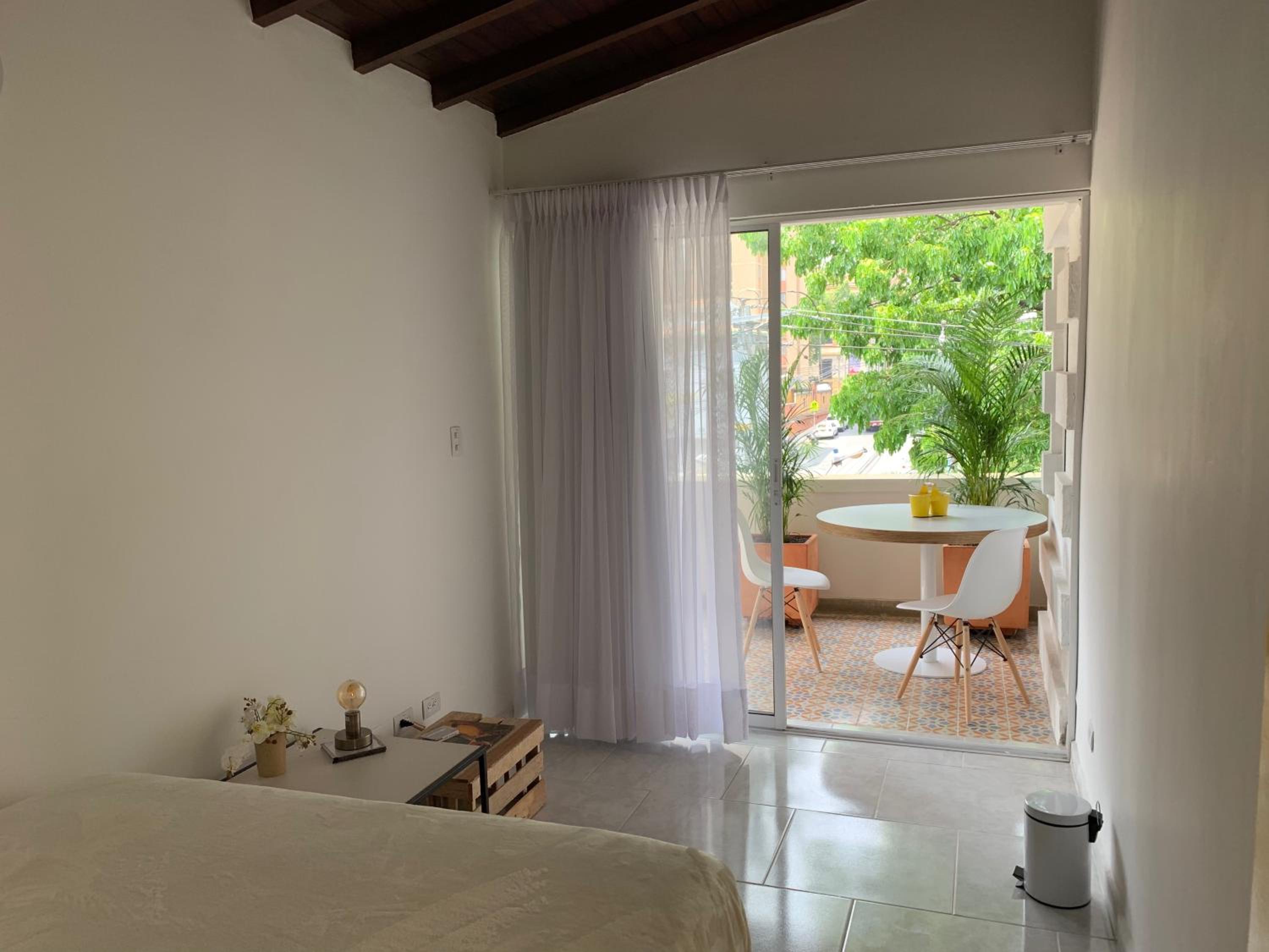 Apartamento remodelado en el mejor lugar del centro de Medellín. Home Aris 402