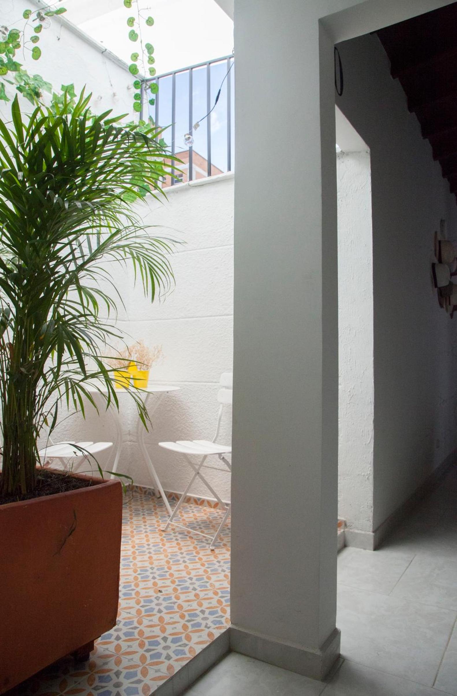 Apartamento remodelado en el mejor lugar del centro de Medellín. Home Aris 402