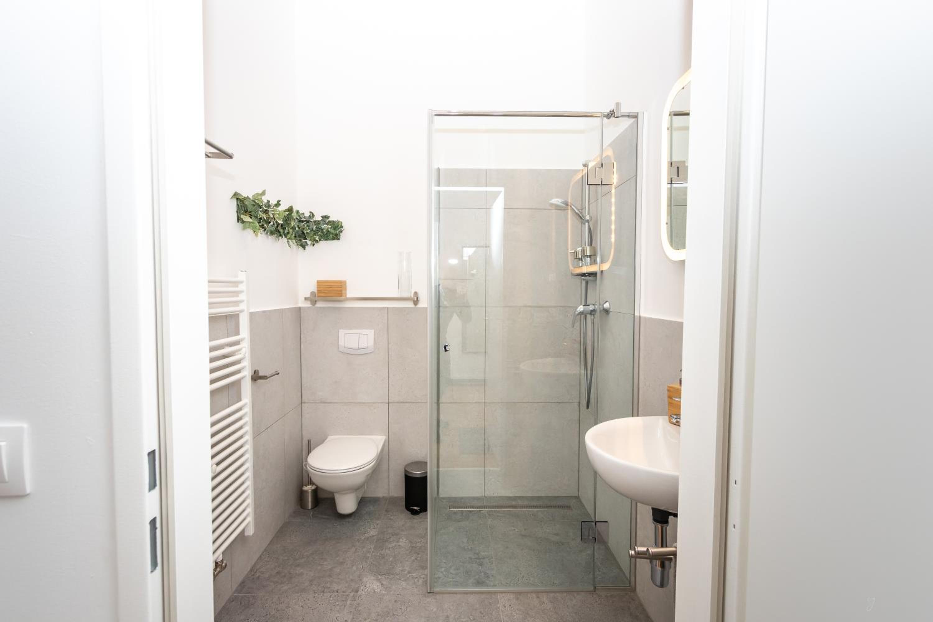 Radiant Premium Apartments - Central