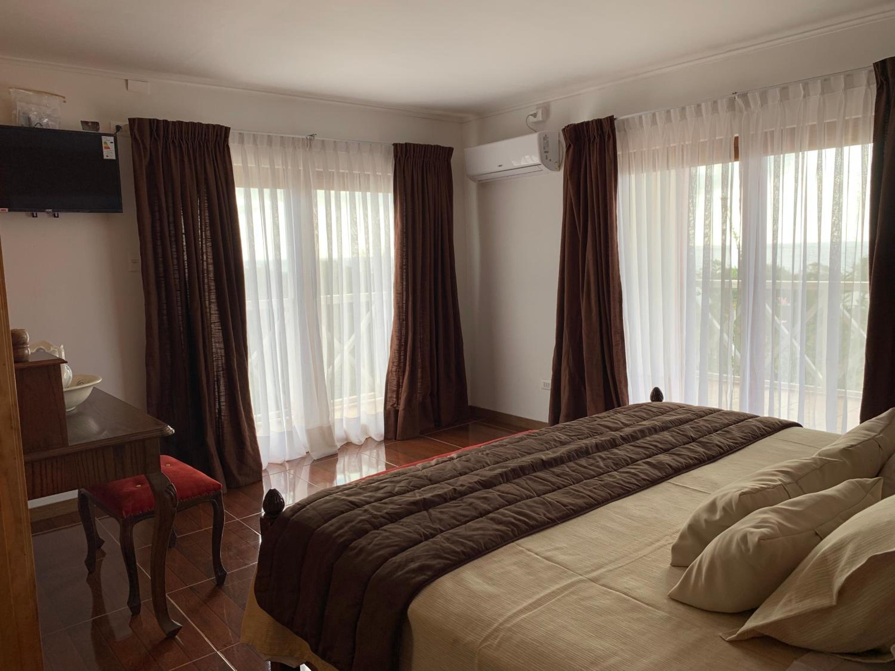 Teanehi Bed & Breakfast