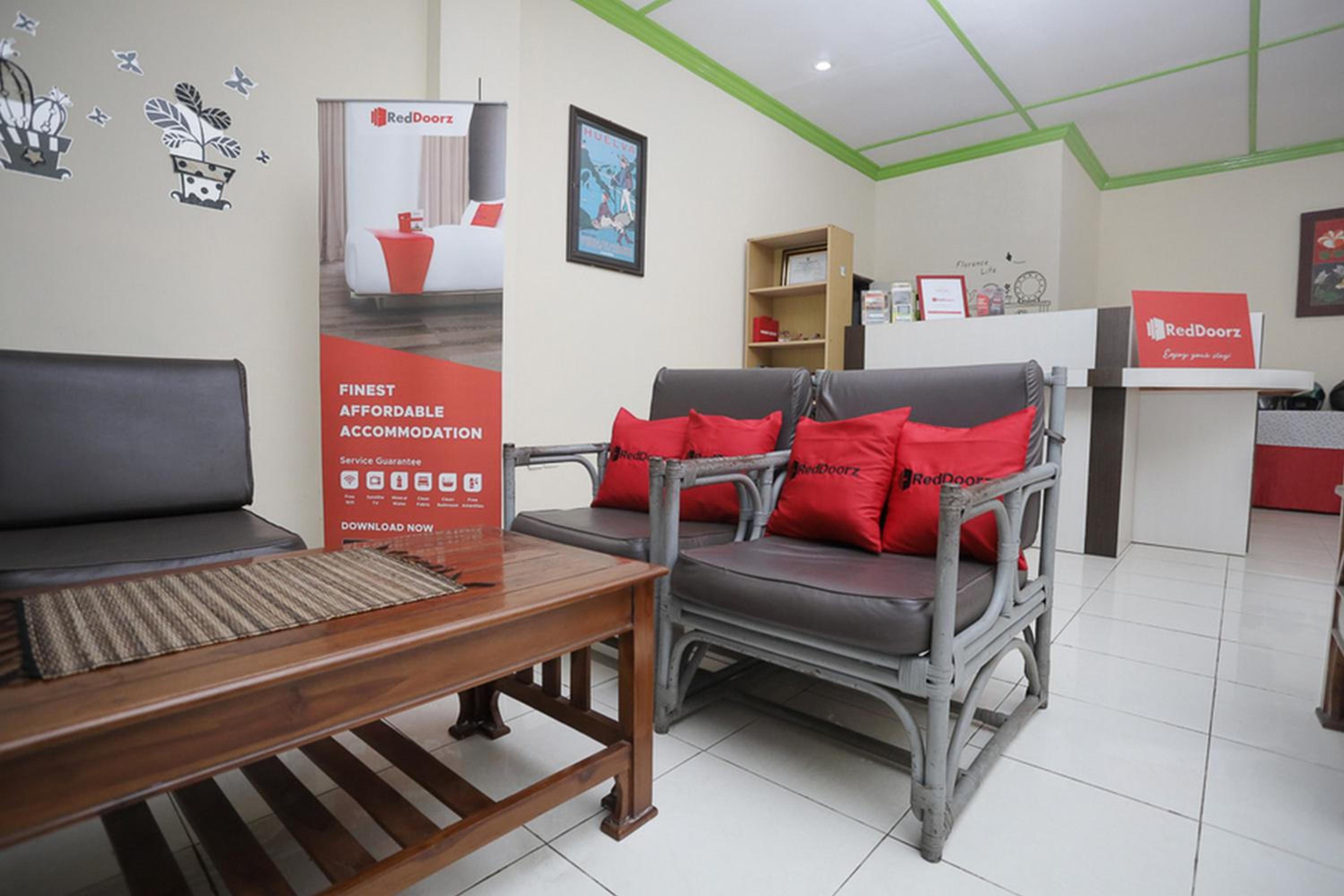 RedDoorz near Bundaran Kecil Palangkaraya view 3