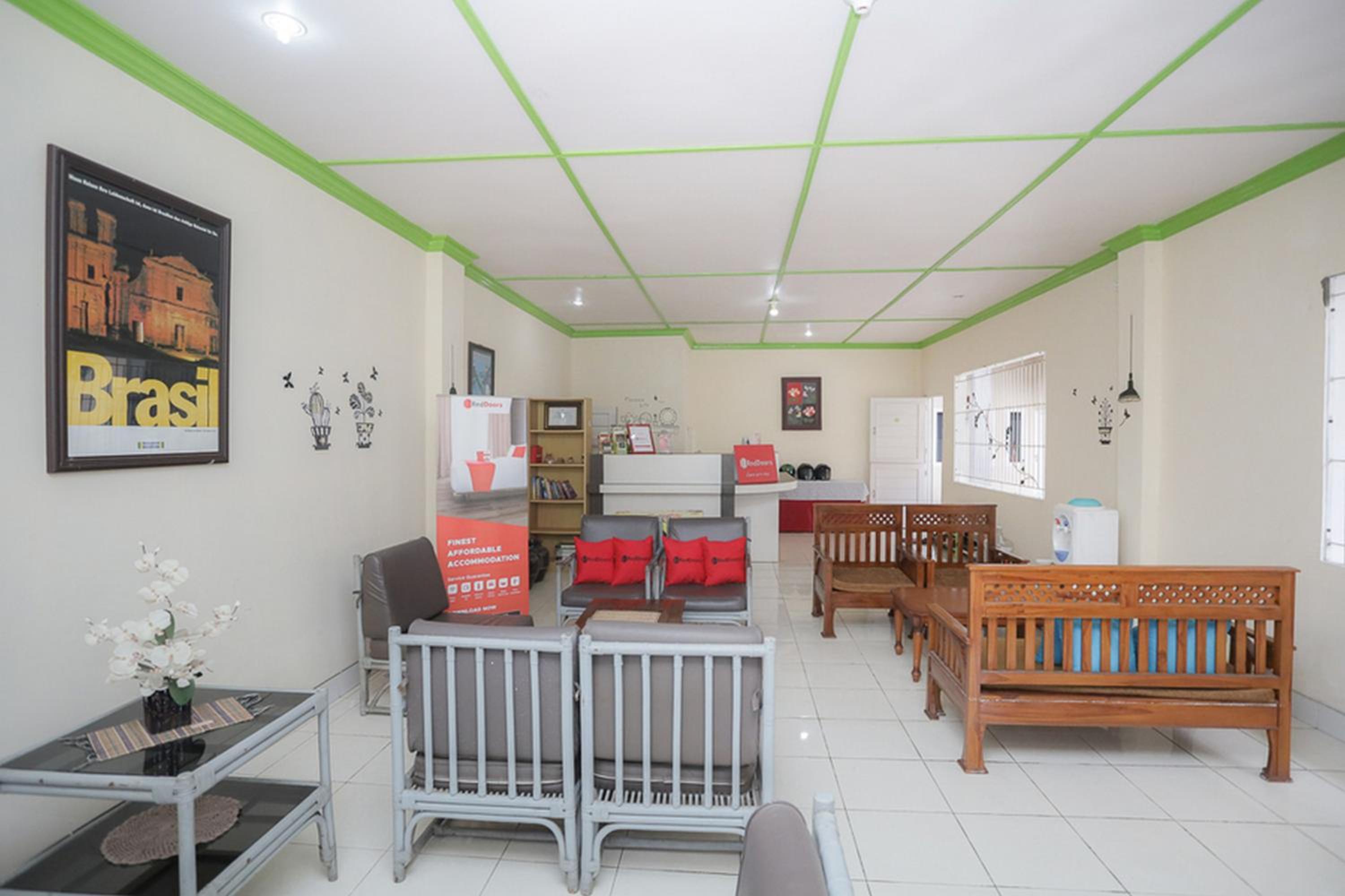 RedDoorz near Bundaran Kecil Palangkaraya view 5