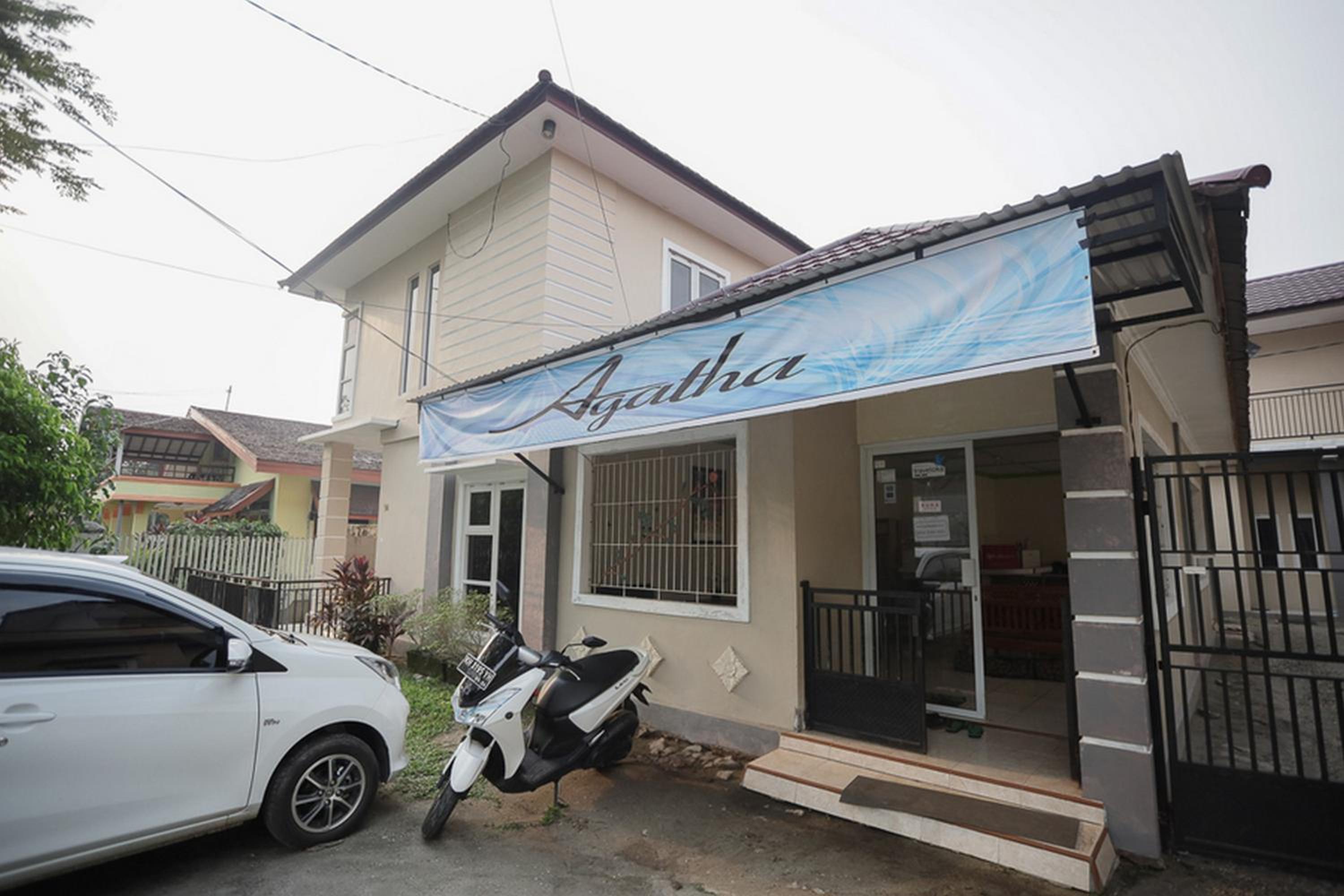 RedDoorz near Bundaran Kecil Palangkaraya view 2