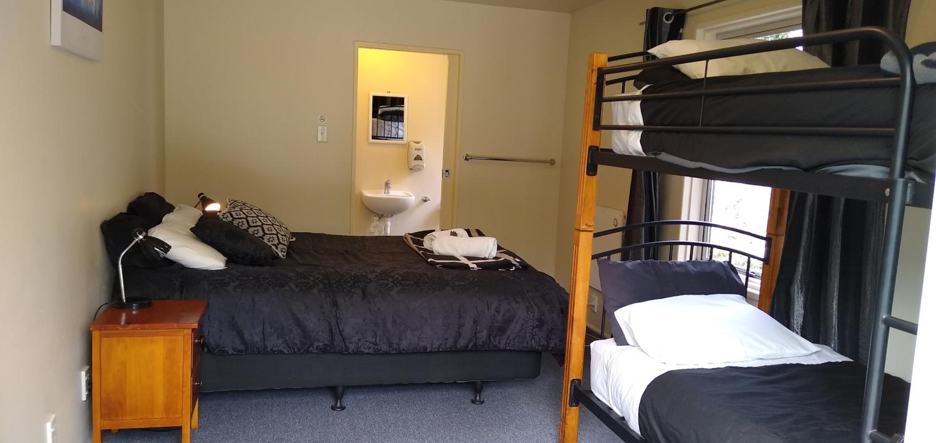 Tombstone Motel, Lodge & Backpackers
