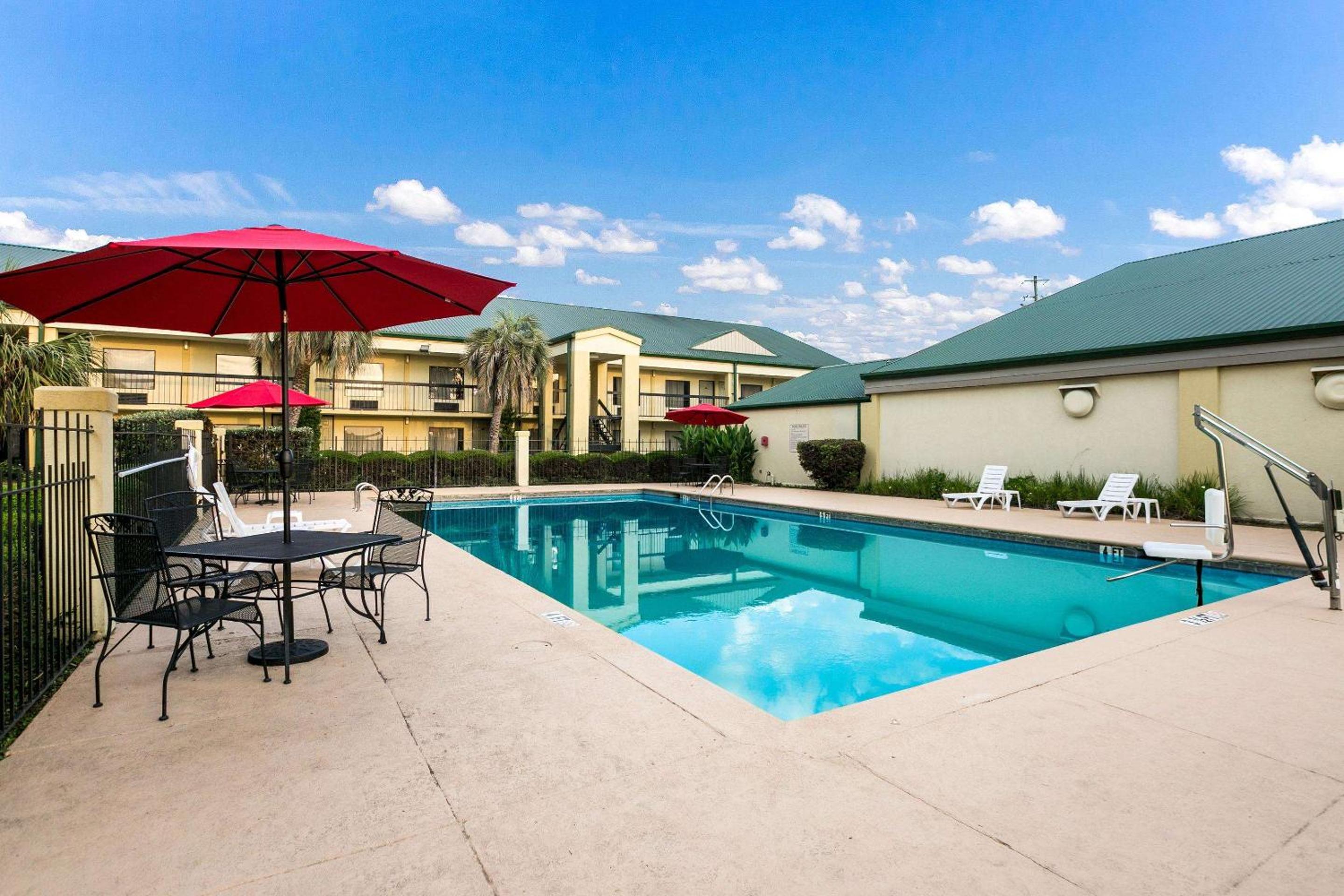 Eufaula Vacations - Quality Inn  Suites near Lake Eufaula - Property Image 10